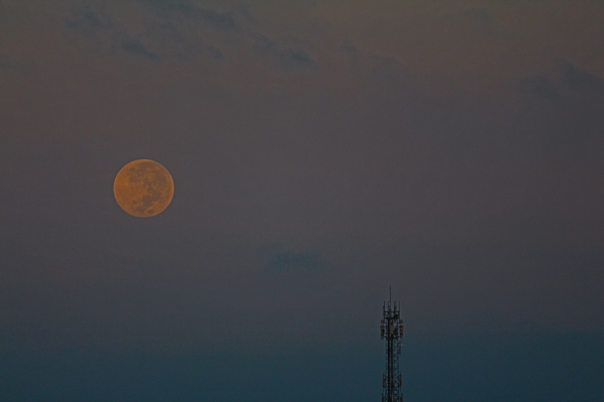 Canon EF-S 55-250mm F4-5.6 IS II sample photo. Full moon at 7 a.m. photography