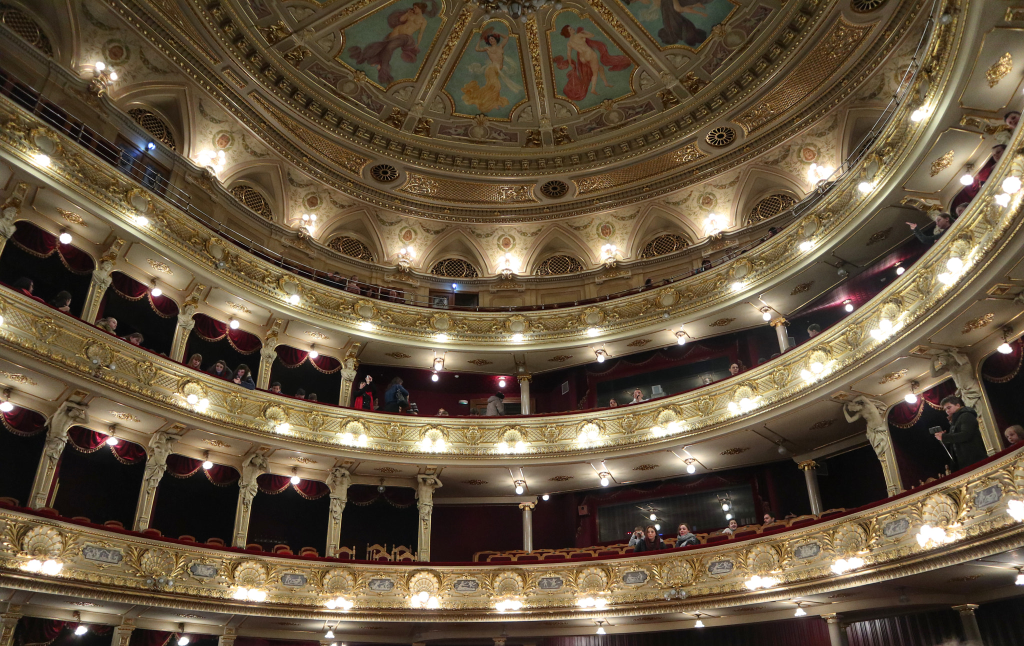 Canon EOS M5 + Canon EF-M 15-45mm F3.5-6.3 IS STM sample photo. Lviv opera house photography