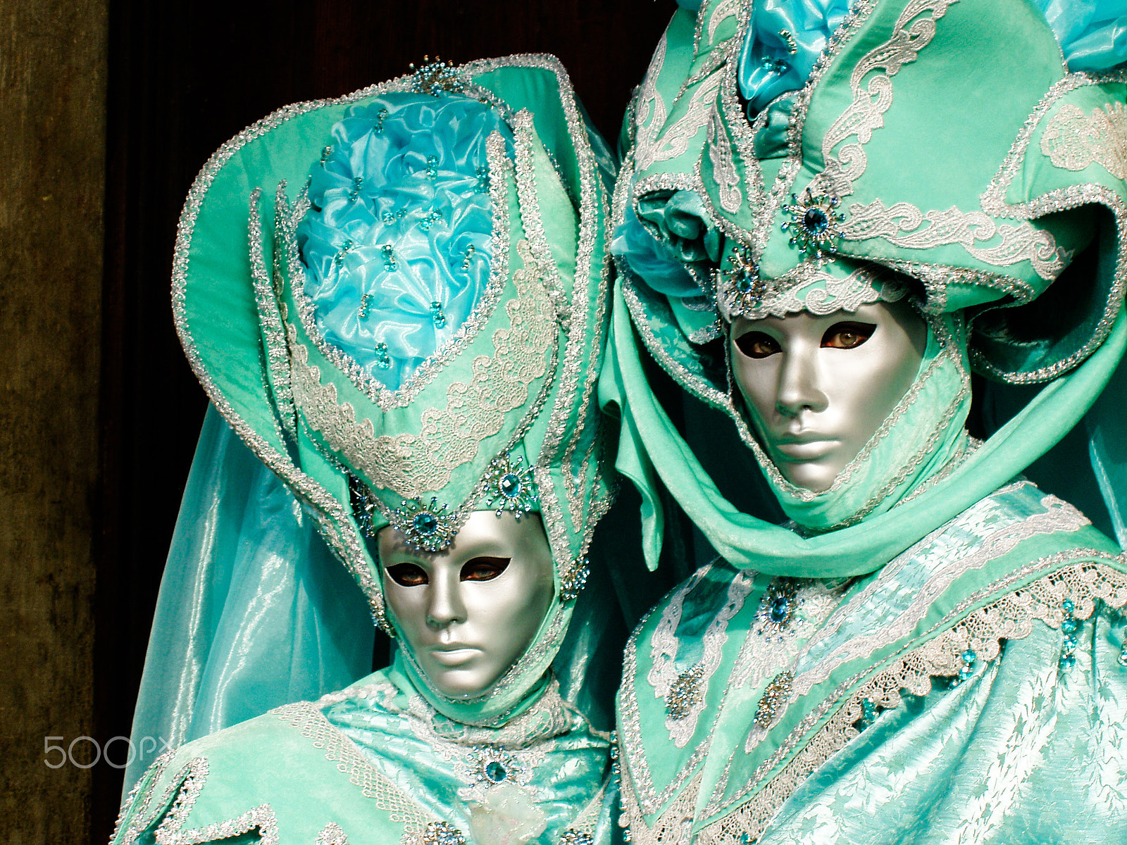 Olympus X-3,C-60Z sample photo. Couple disguised at the carnival of venice photography
