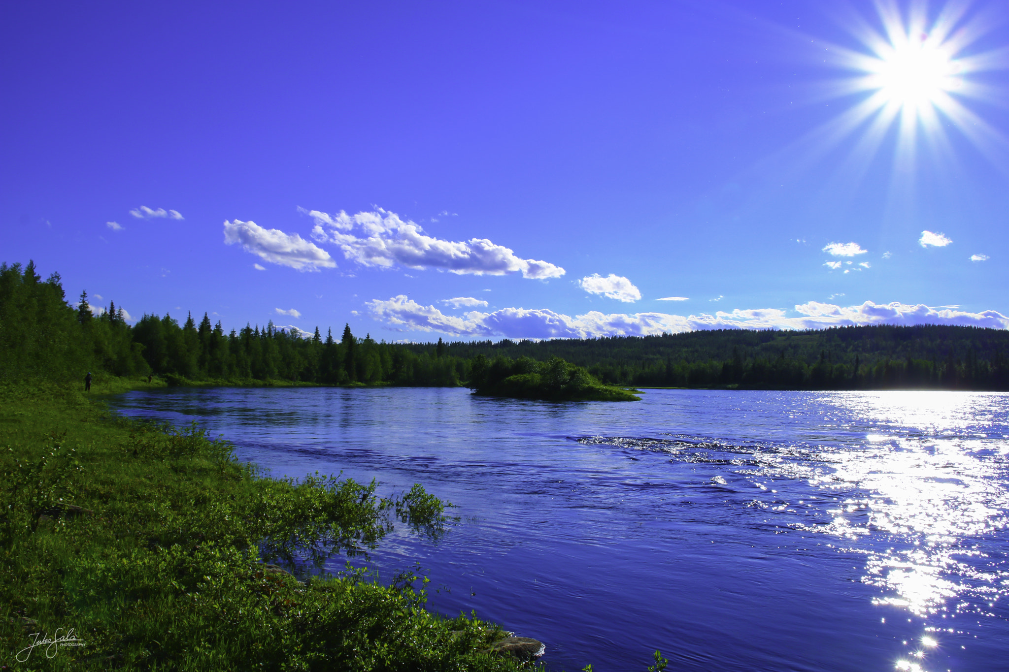 Canon EOS 760D (EOS Rebel T6s / EOS 8000D) + Canon EF 75-300mm F4.0-5.6 IS USM sample photo. Sunny day in lapland. photography