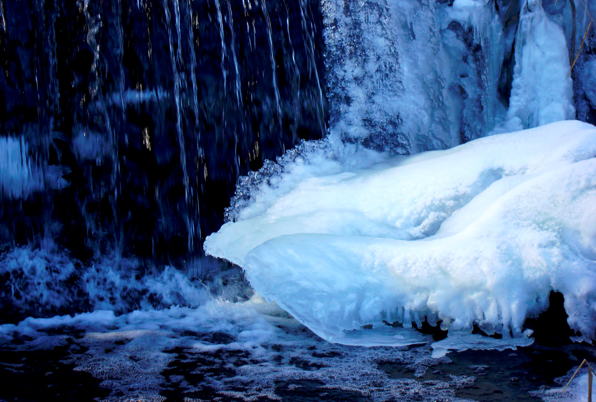 Sony DSC-W200 sample photo. Little frozen waterfall photography