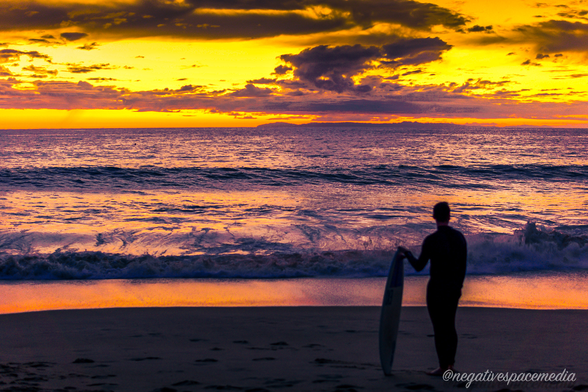 Sony a6000 + Sigma 30mm F1.4 DC DN | C sample photo. Reflecting at aliso beach photography