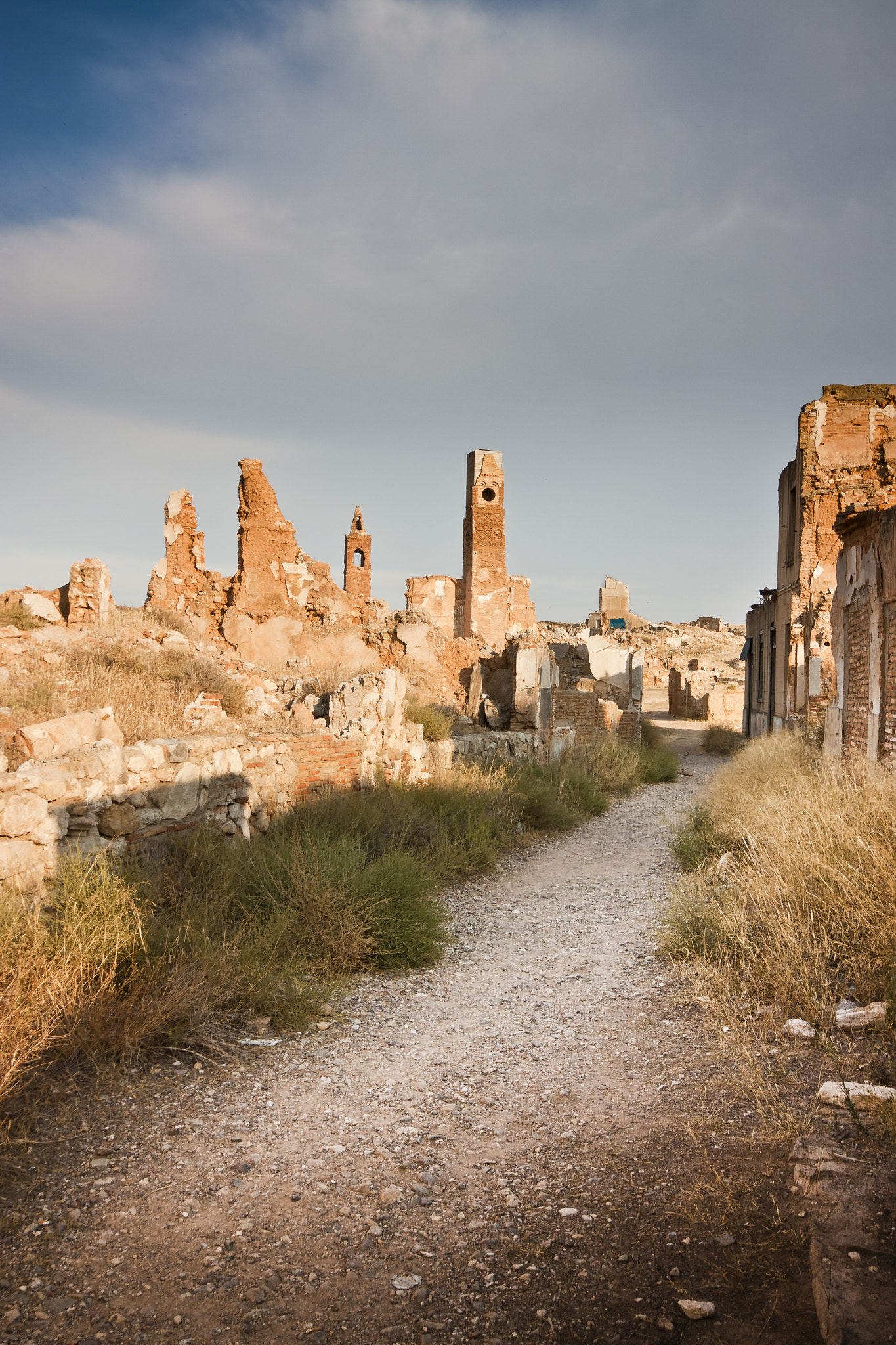 Canon EOS 450D (EOS Rebel XSi / EOS Kiss X2) + Sigma 10-20mm F4-5.6 EX DC HSM sample photo. Old town of belchite photography