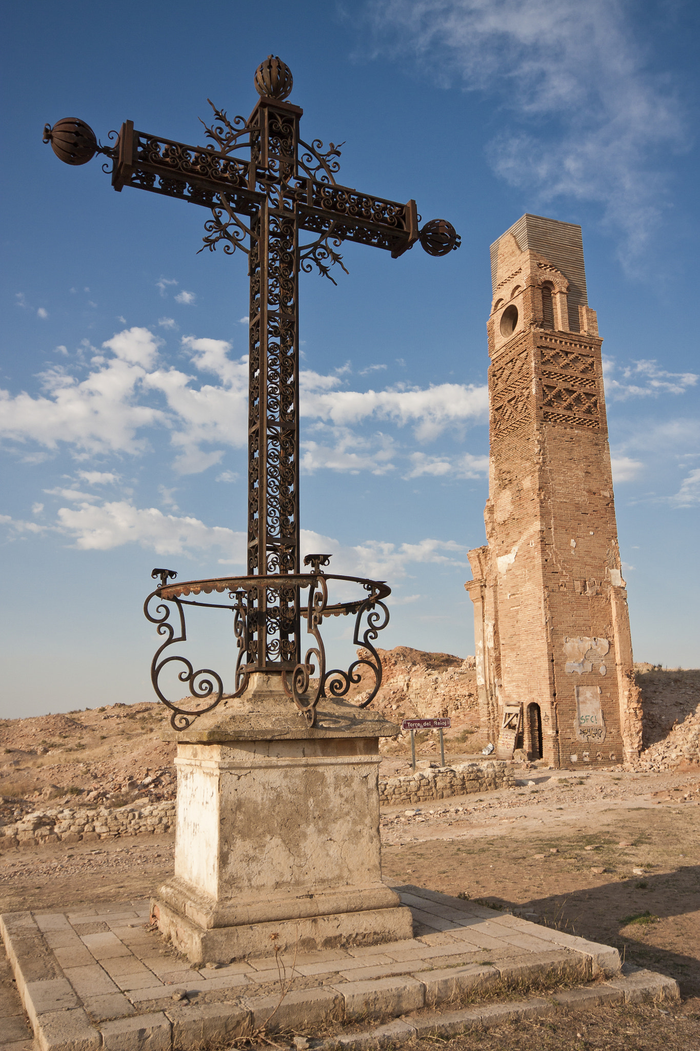 Sigma 10-20mm F4-5.6 EX DC HSM sample photo. Old town of belchite photography