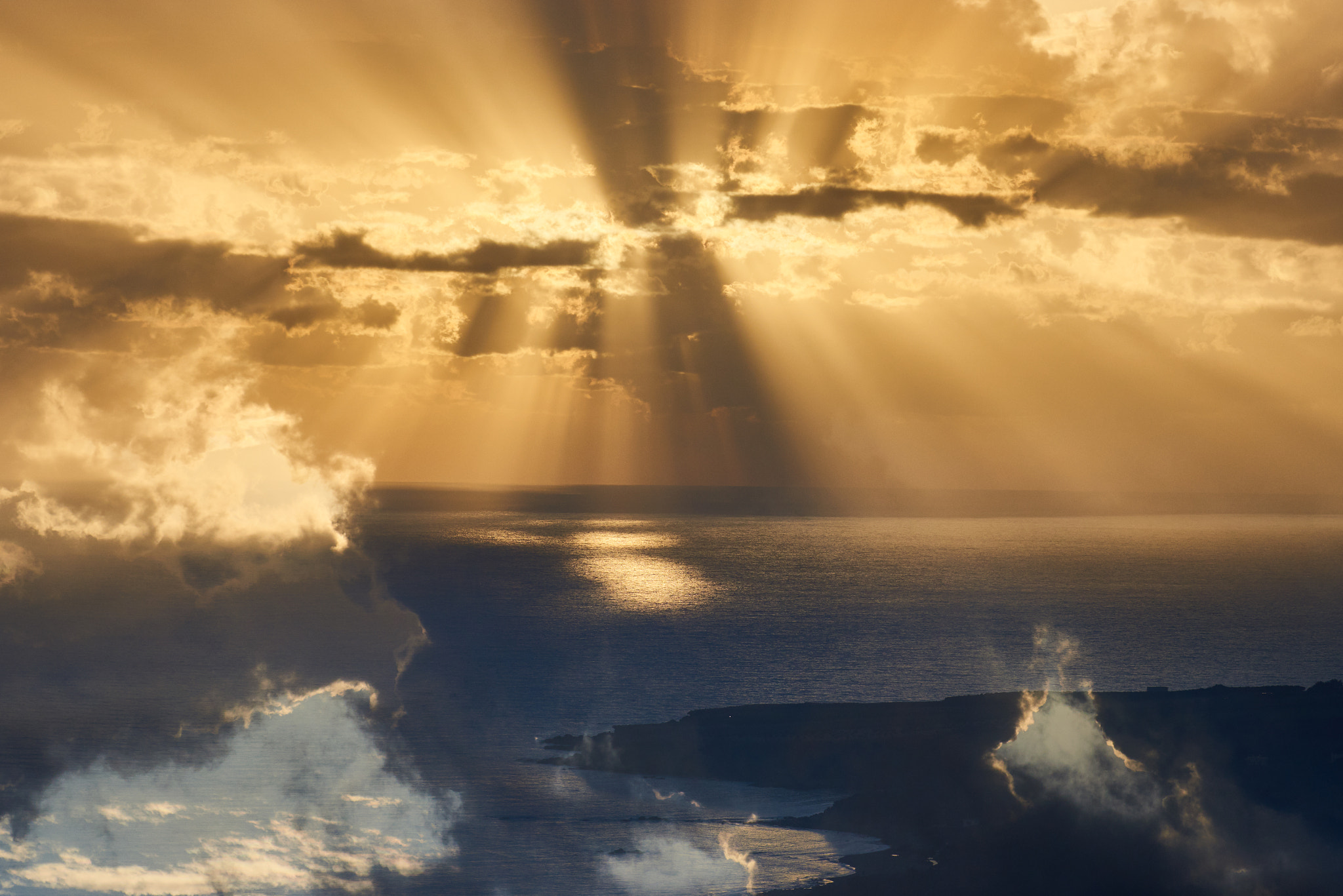 Nikon D810 sample photo. Heavenly drama over the libyan sea photography