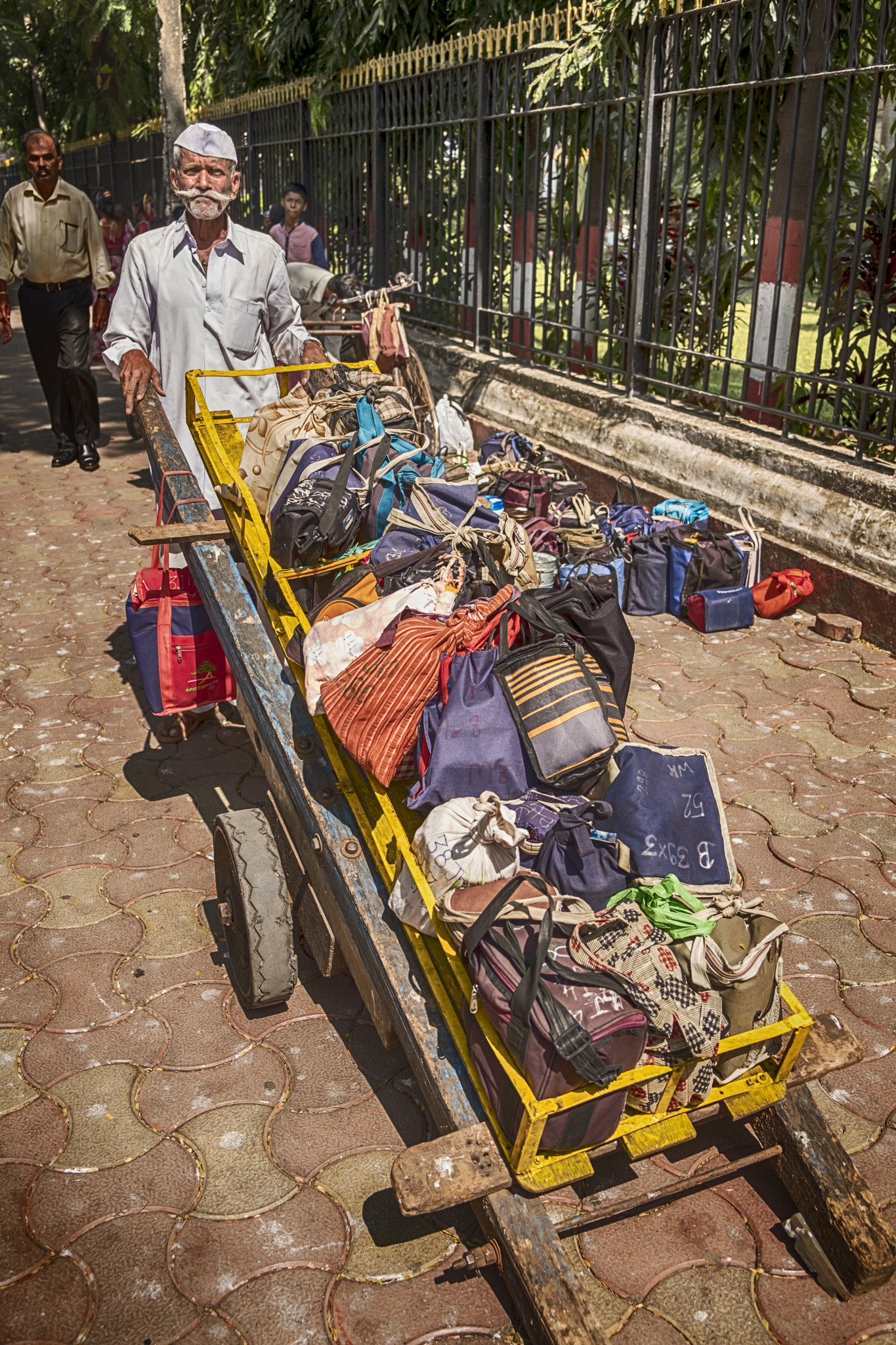 Fujifilm X-Pro2 sample photo. Hand cart delivery of lunches photography