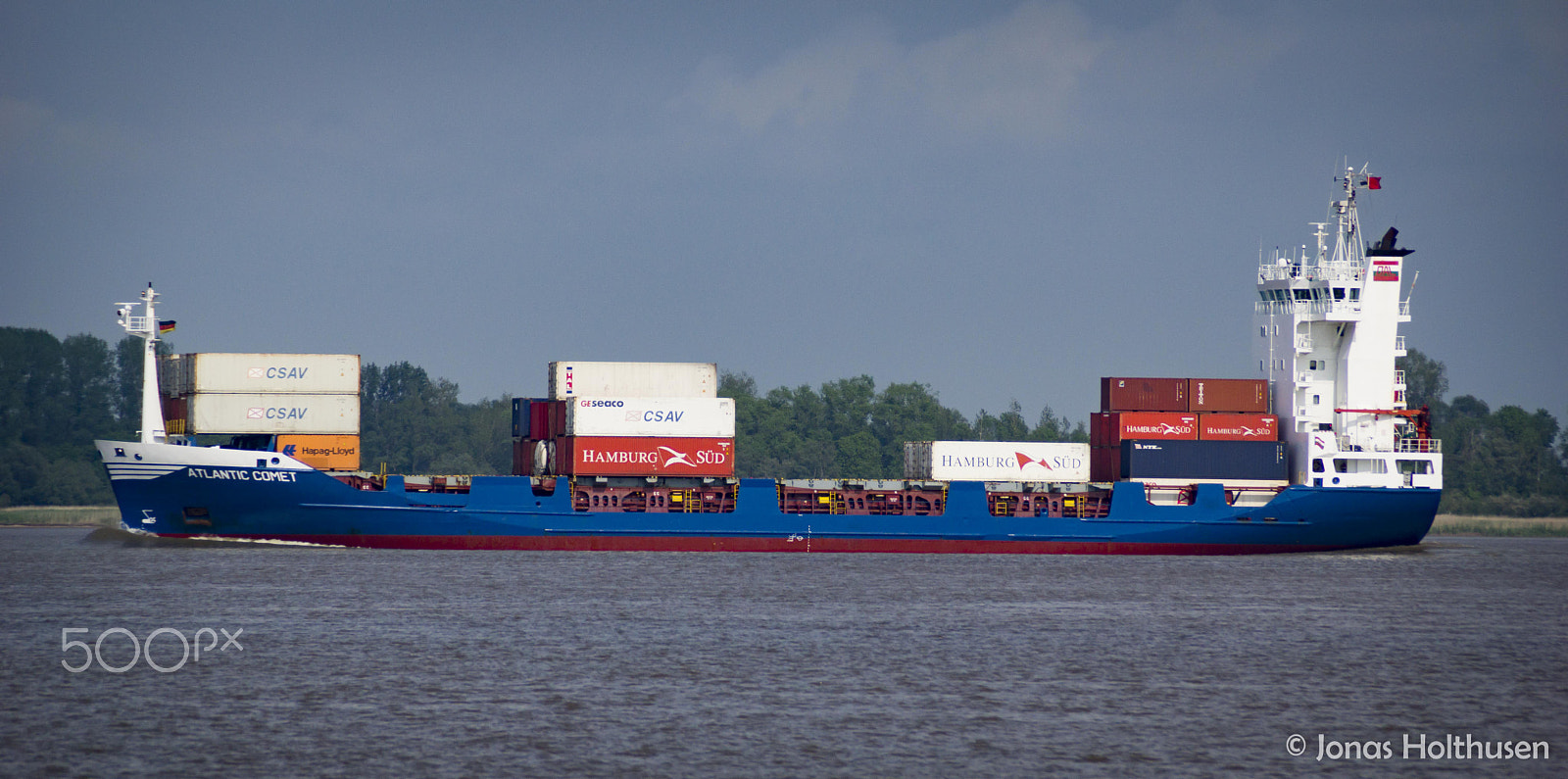 Sony DT 18-200mm F3.5-6.3 sample photo. Ship on elbe photography