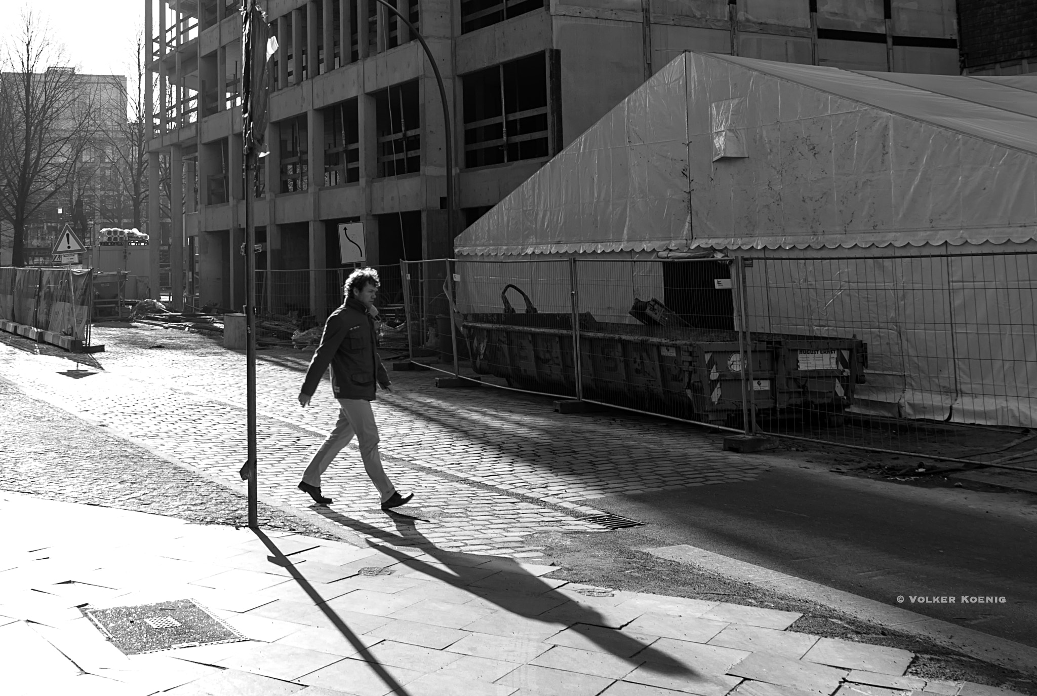 Pentax smc DA* 16-50mm F2.8 ED AL (IF) SDM sample photo. Man with shadow photography