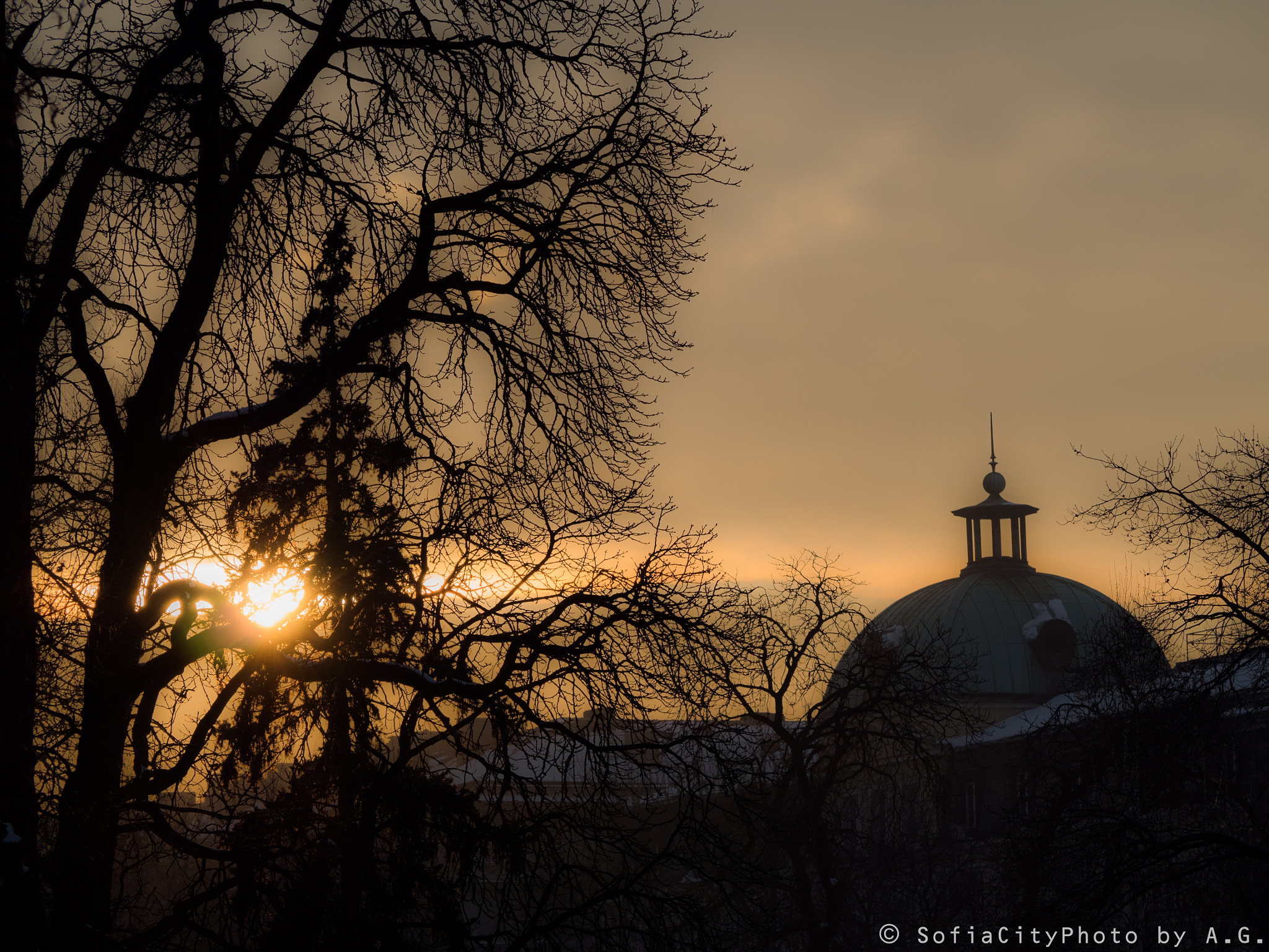 Olympus OM-D E-M5 II sample photo. Sunset in sofia photography