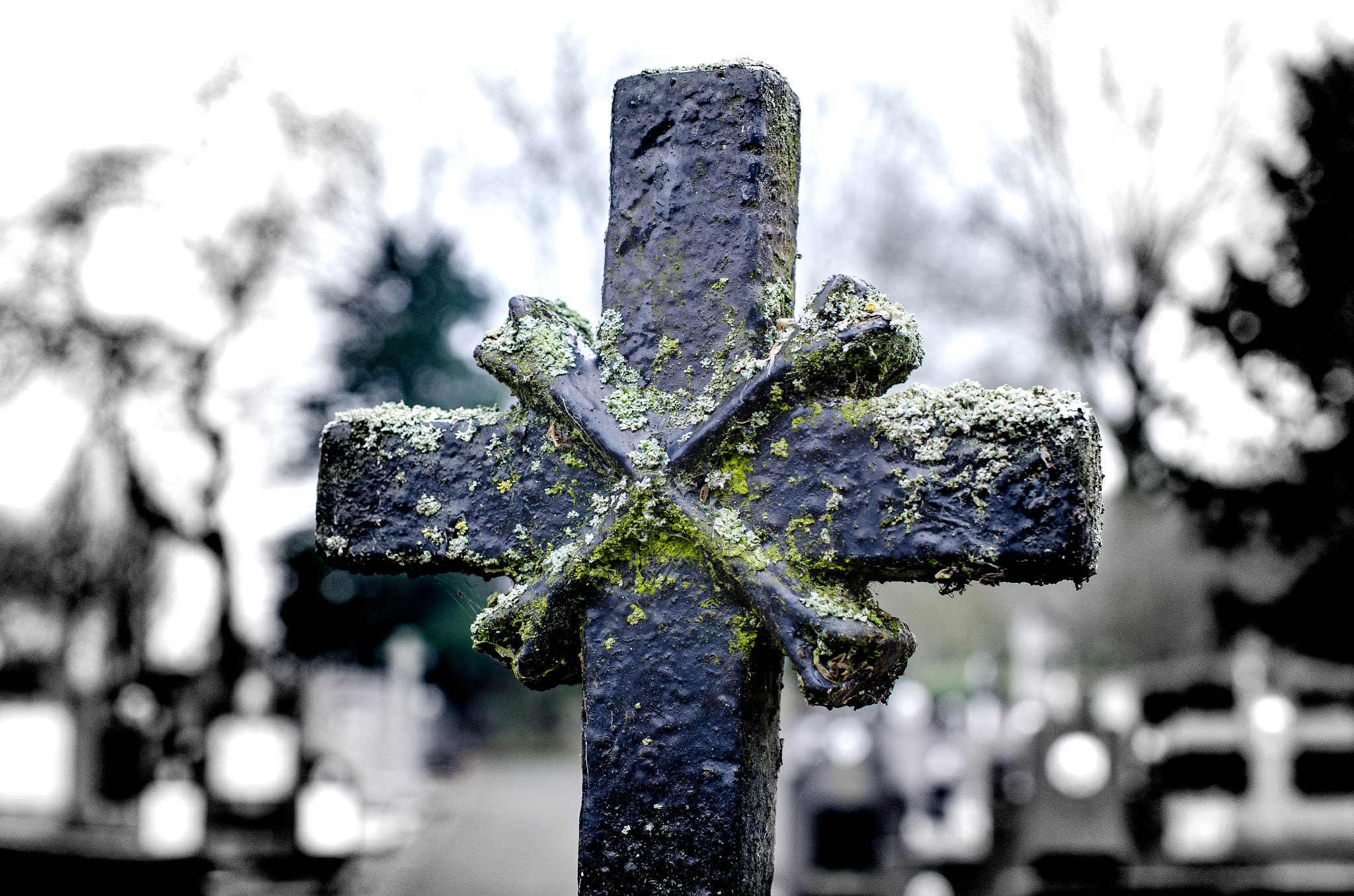 Nikon D7000 + Nikon AF-S Nikkor 35mm F1.4G sample photo. Gate cemetery photography