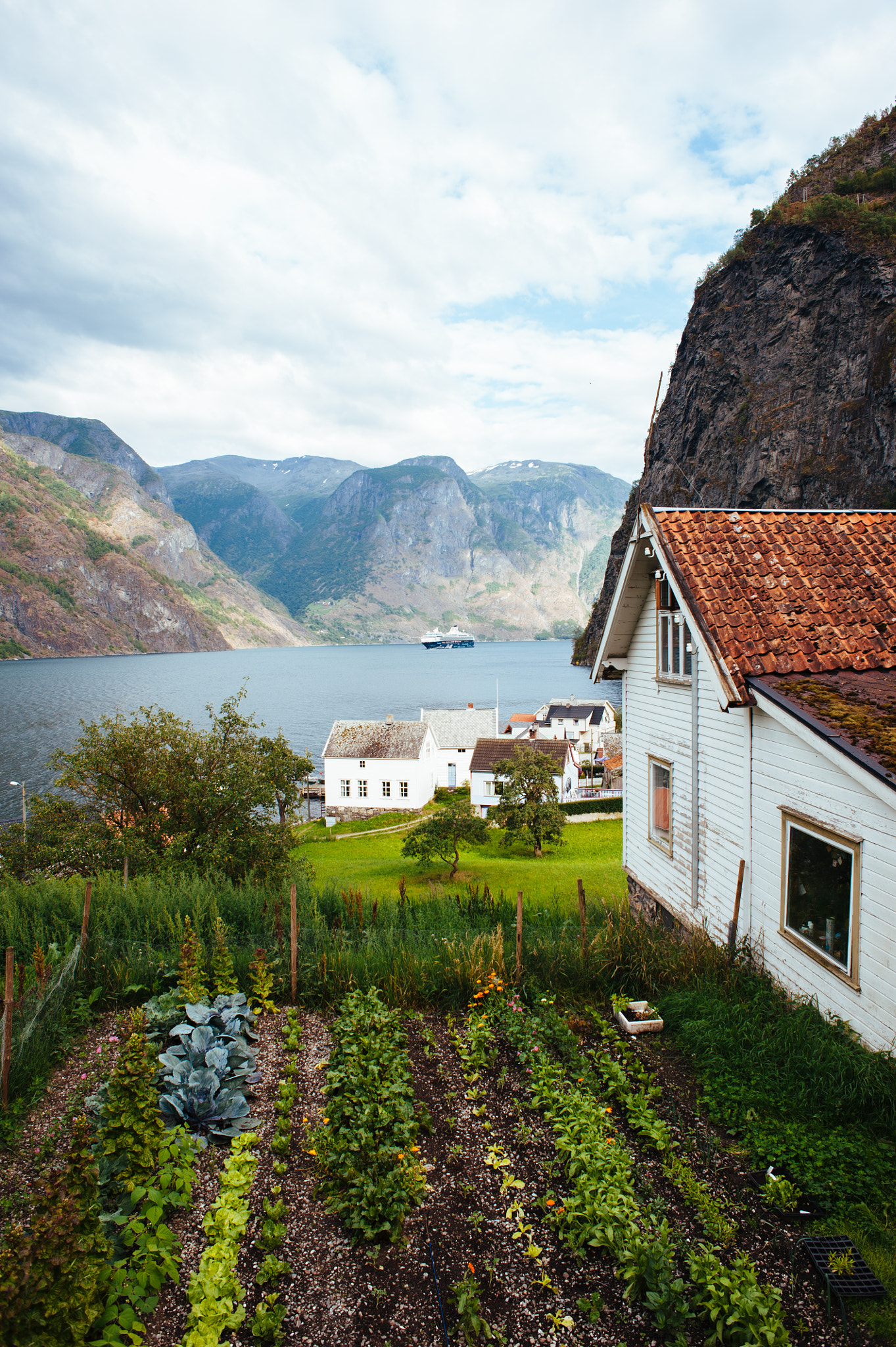 Nikon D700 + Nikon AF Nikkor 24mm F2.8D sample photo. View over the fjord in undredal photography