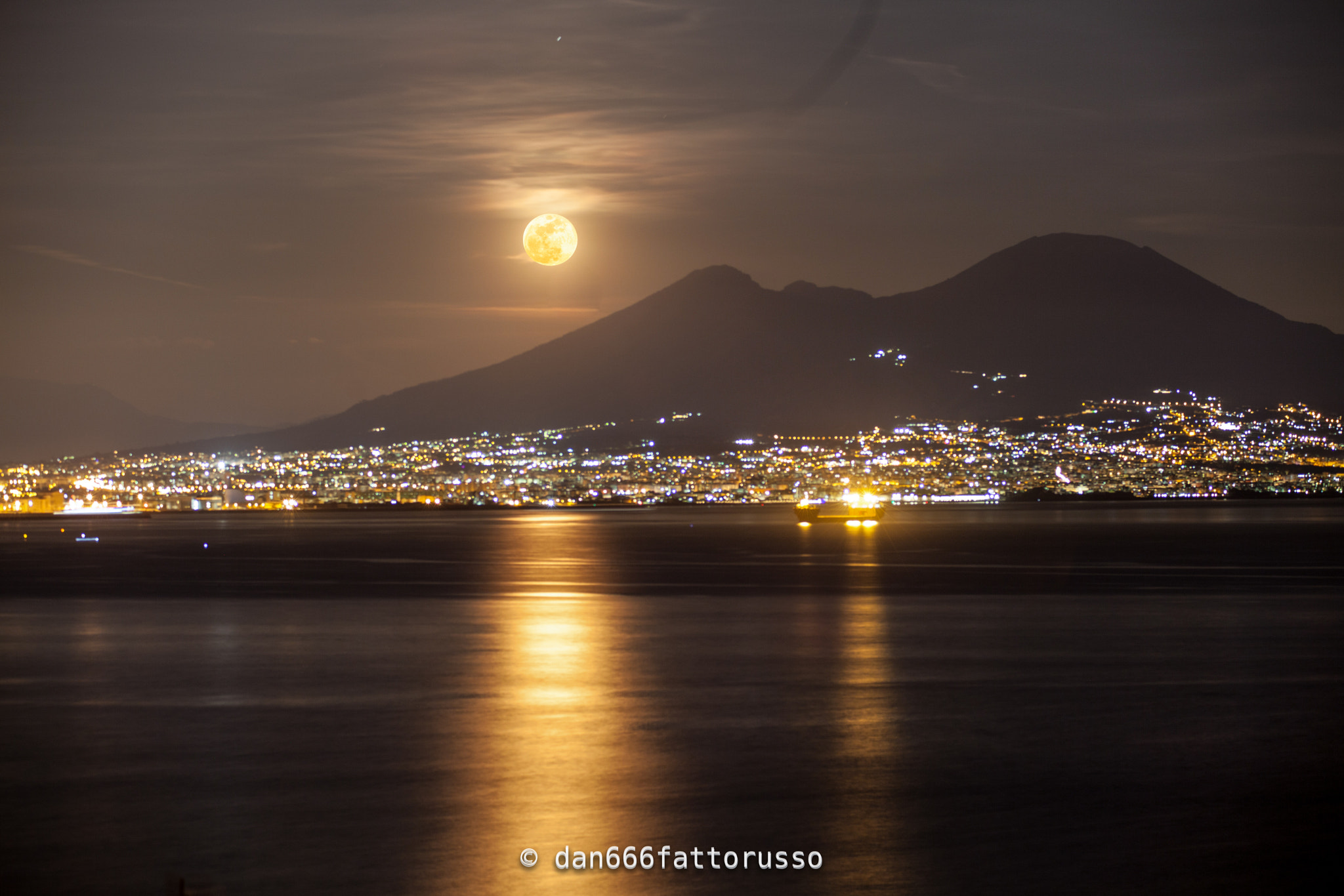 Canon EOS 5D Mark II + Sigma 70-200mm F2.8 EX DG OS HSM sample photo. Moon rises from vesuvius photography