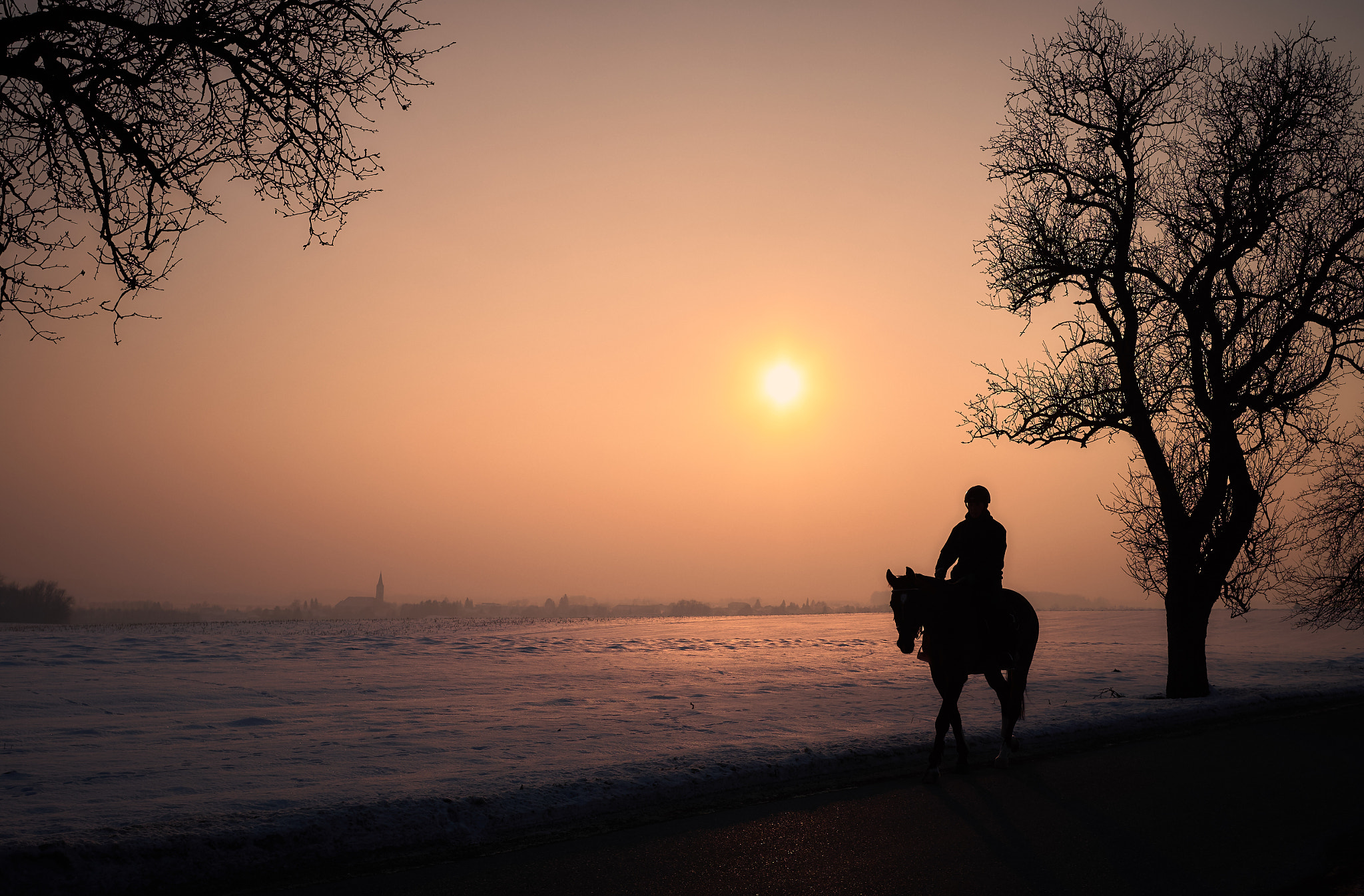 Fujifilm X-E2 + Fujifilm XF 27mm F2.8 sample photo. Sunset horserider photography