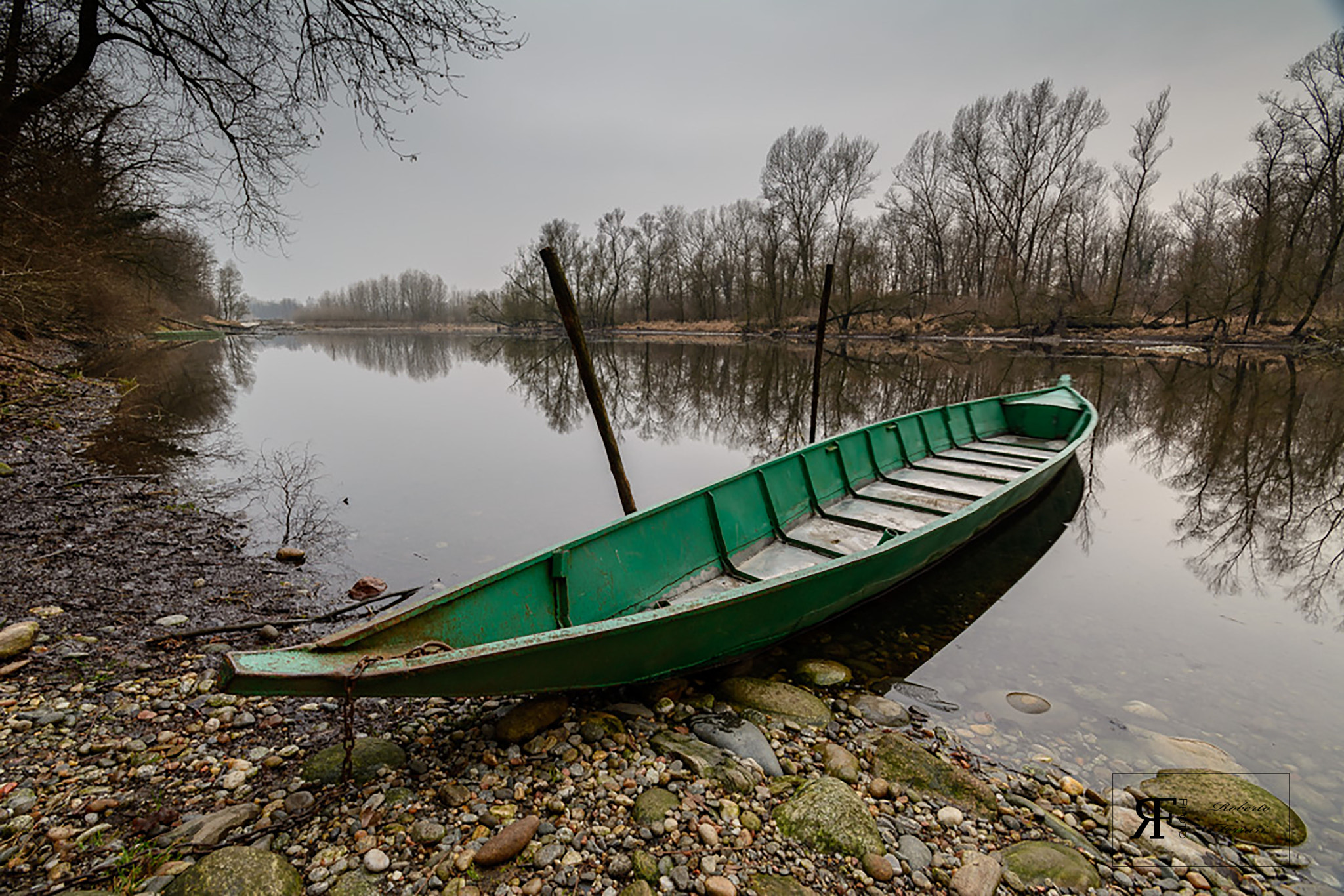 Nikon D5200 + Tamron SP AF 10-24mm F3.5-4.5 Di II LD Aspherical (IF) sample photo. Boat in the river photography