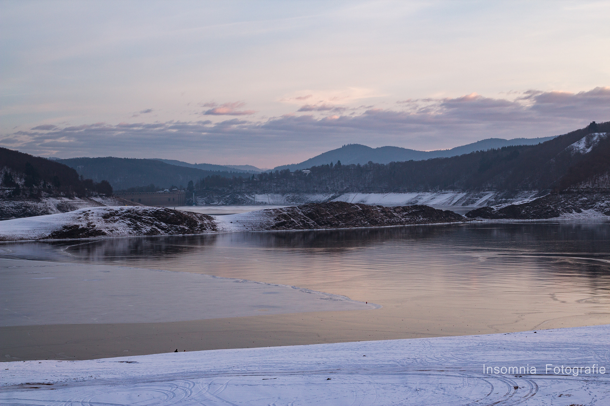 Canon EOS 600D (Rebel EOS T3i / EOS Kiss X5) + Canon EF 40mm F2.8 STM sample photo. Edersee winter photography
