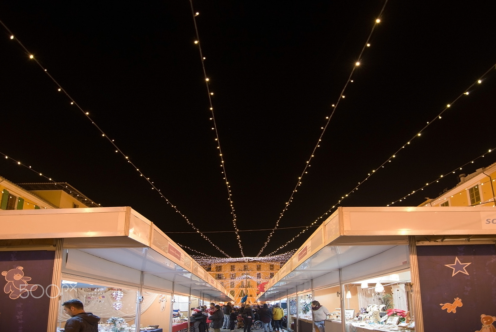 Nikon D7100 + Nikon AF Nikkor 20mm F2.8D sample photo. Vendor booths and festive lights photography