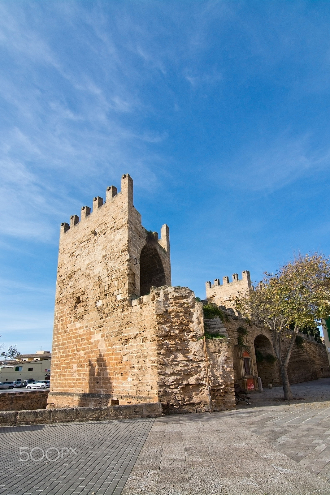 Nikon D7100 + Sigma 50-100mm F1.8 DC HSM Art sample photo. Alcudia building photography