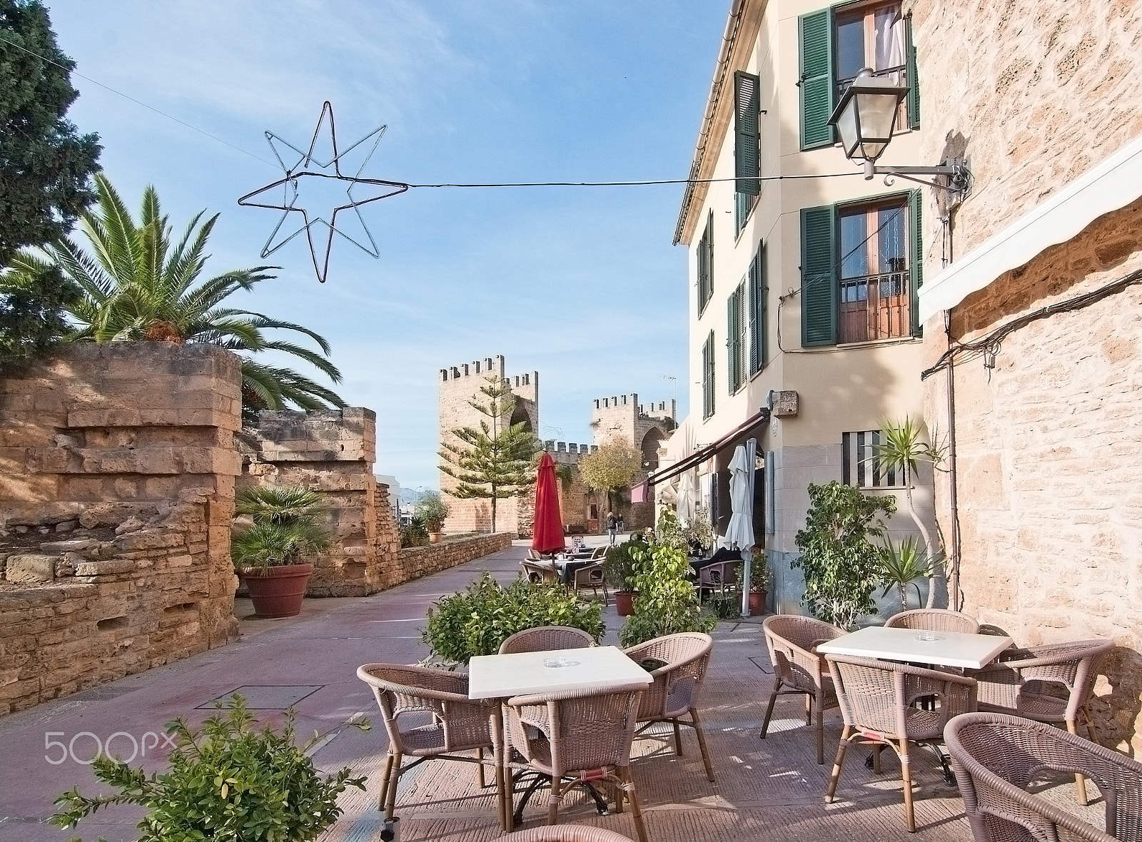 Nikon D7100 + AF Zoom-Nikkor 28-100mm f/3.5-5.6G sample photo. Alcudia christmas streets photography