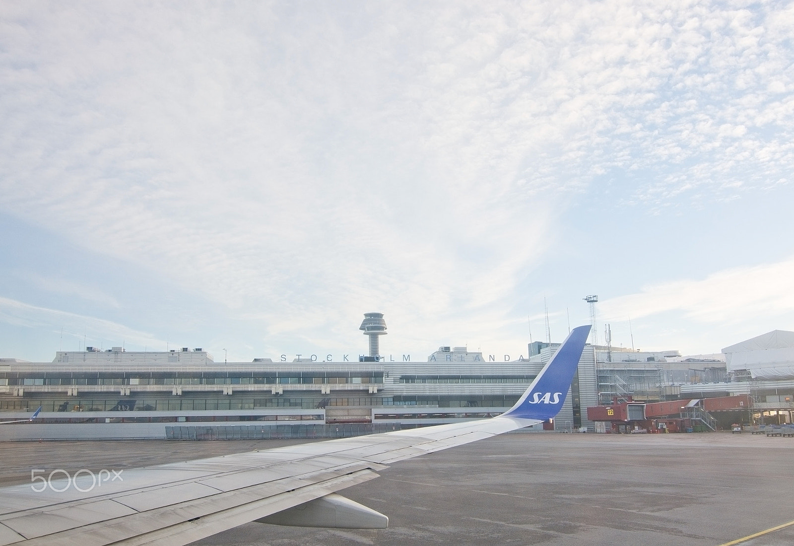Nikon D7100 + Sigma 35mm F1.4 DG HSM Art sample photo. Scandinavian airlines at stockholm arlanda airport. photography