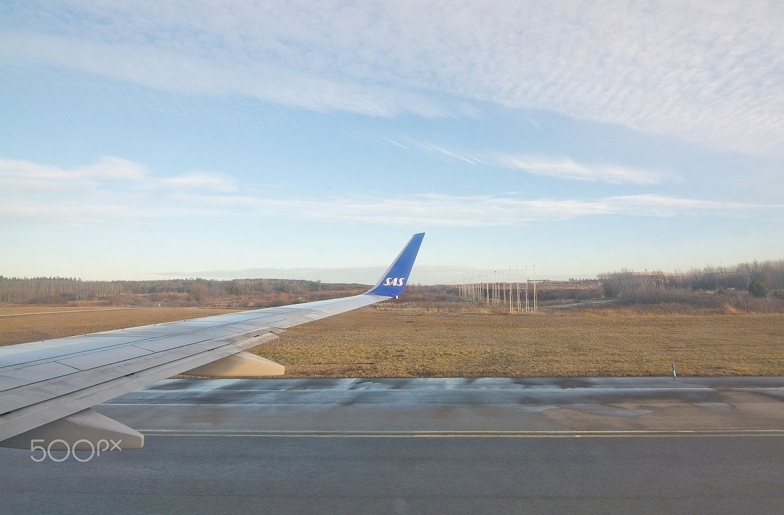 AF Zoom-Nikkor 28-80mm f/3.5-5.6D sample photo. Scandinavian airlines jetliner takes off photography