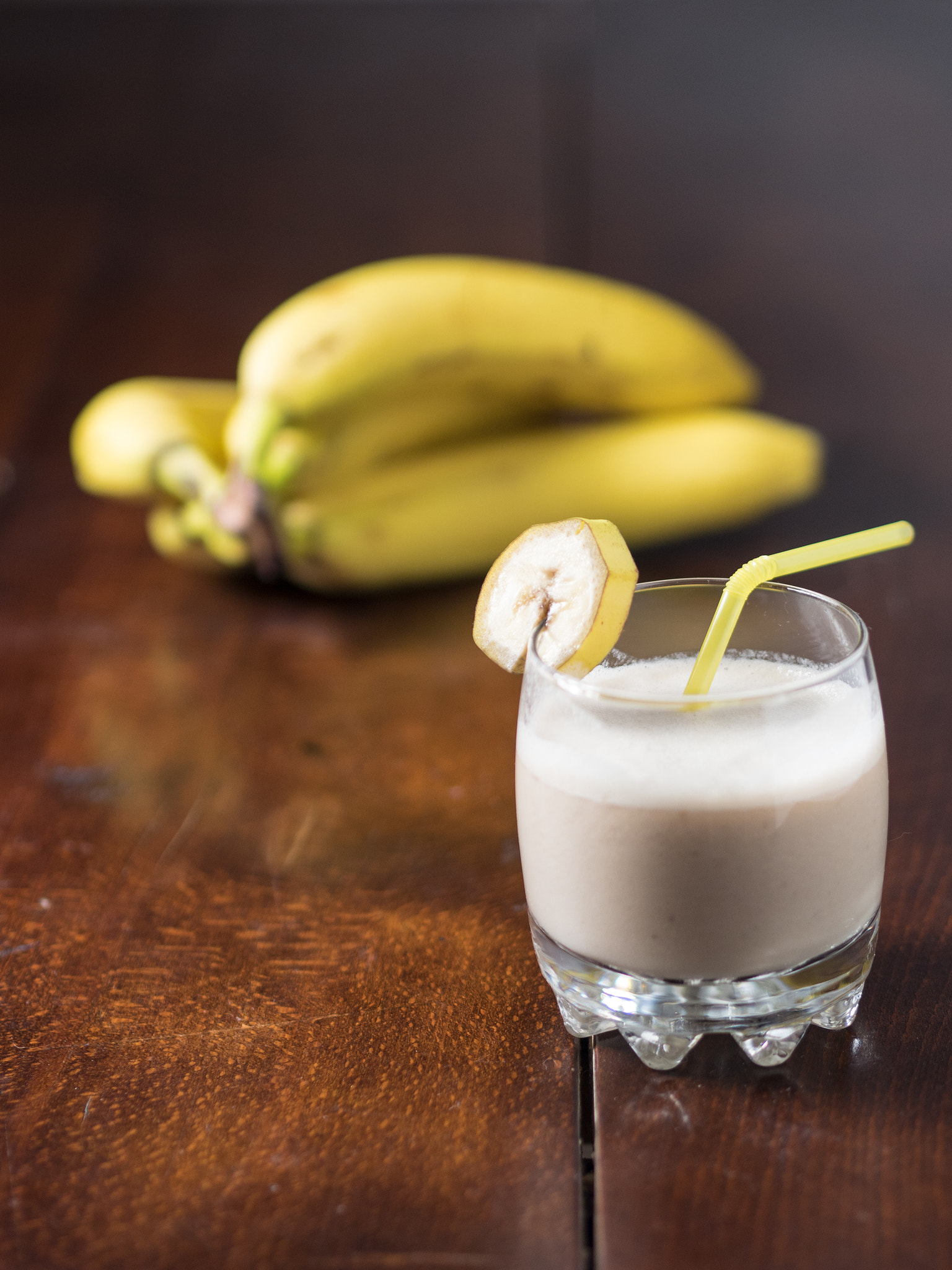Olympus OM-D E-M5 II + Olympus M.Zuiko Digital 45mm F1.8 sample photo. Bananenmilch, bananenshake, bananencocktail, vegan, hafermilch, photography