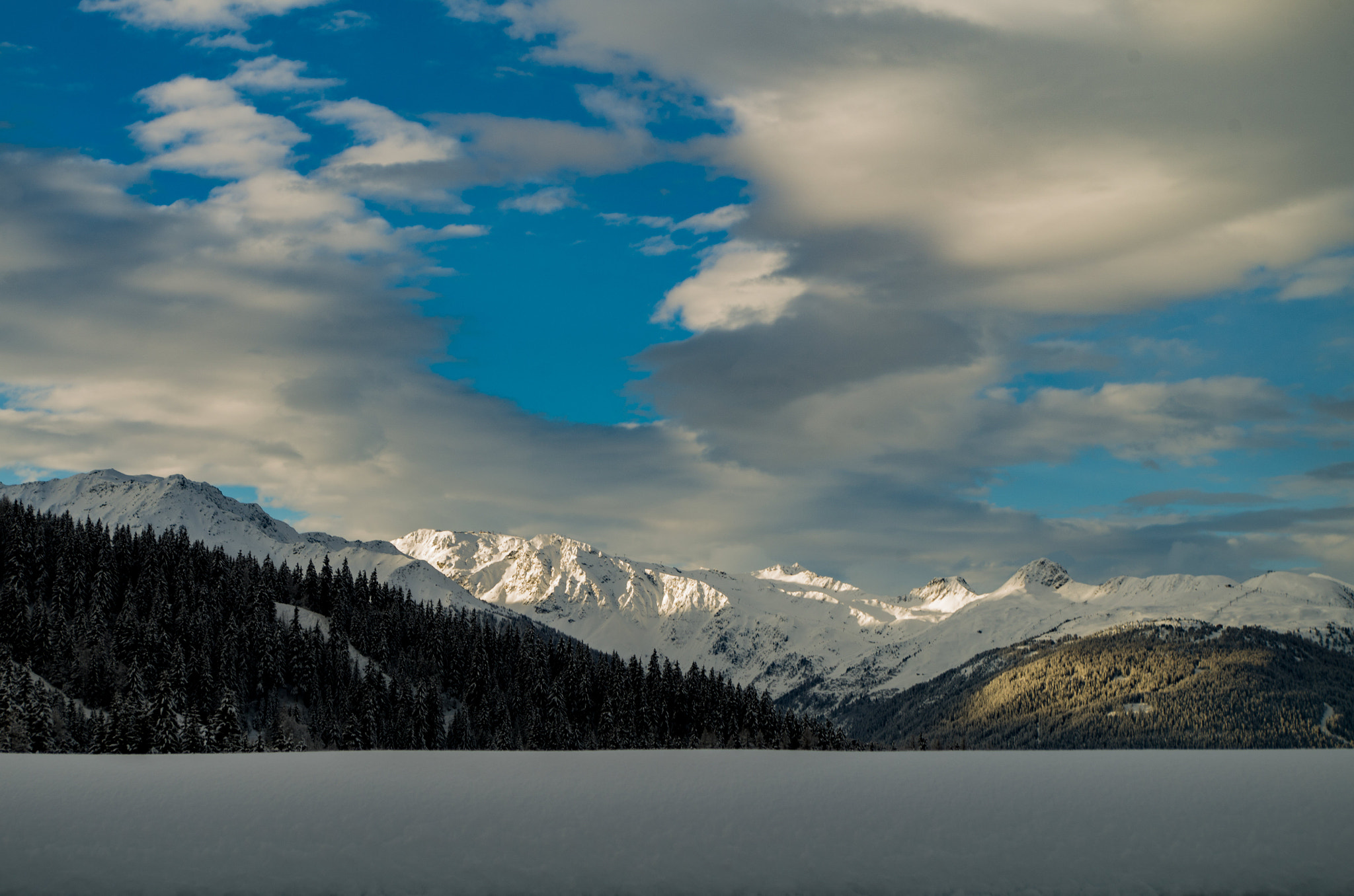 Pentax K-30 sample photo. Petite pause face à la montagne  photography