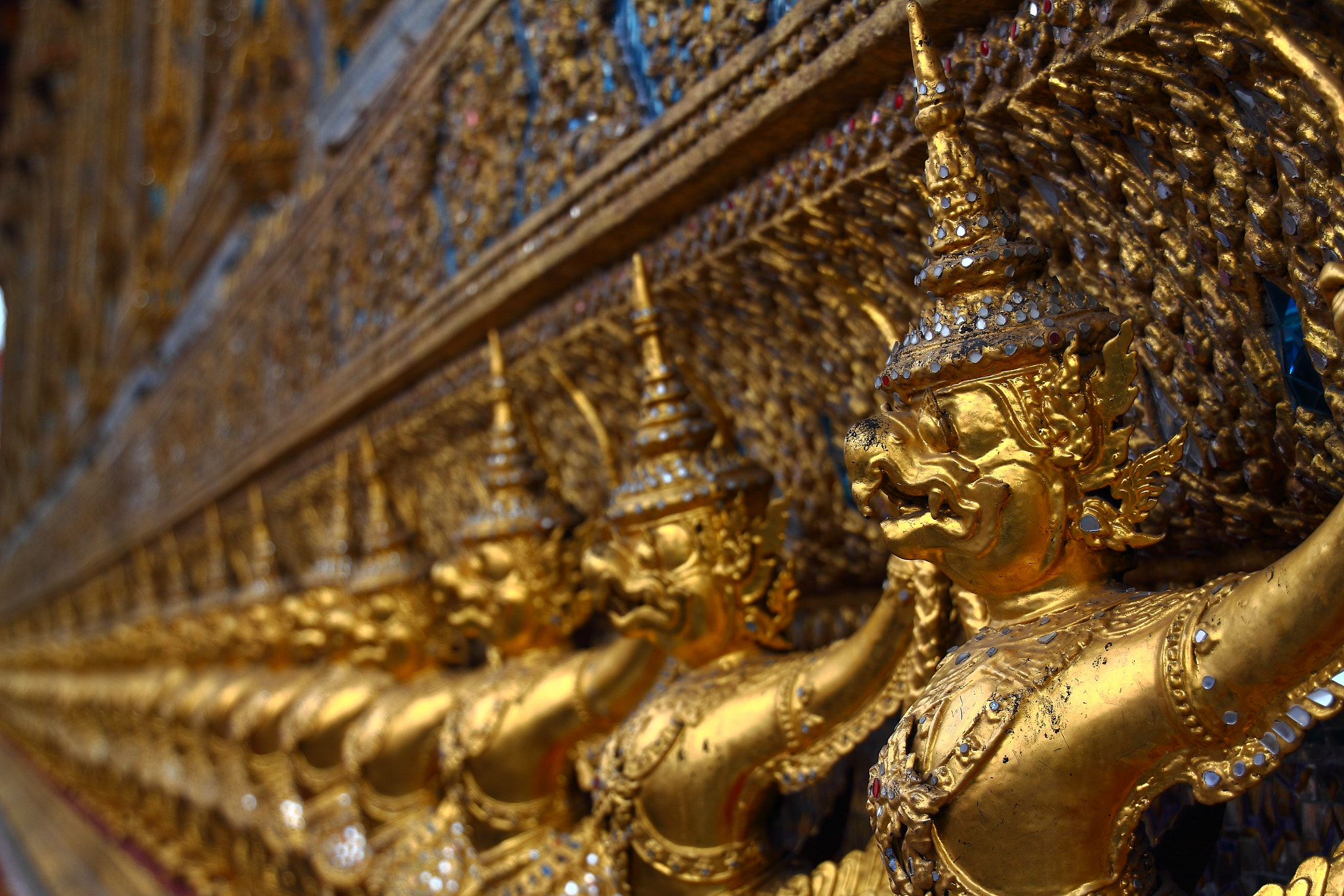 Canon EOS 60D sample photo. Engel im tempel in bangkok / thailand photography