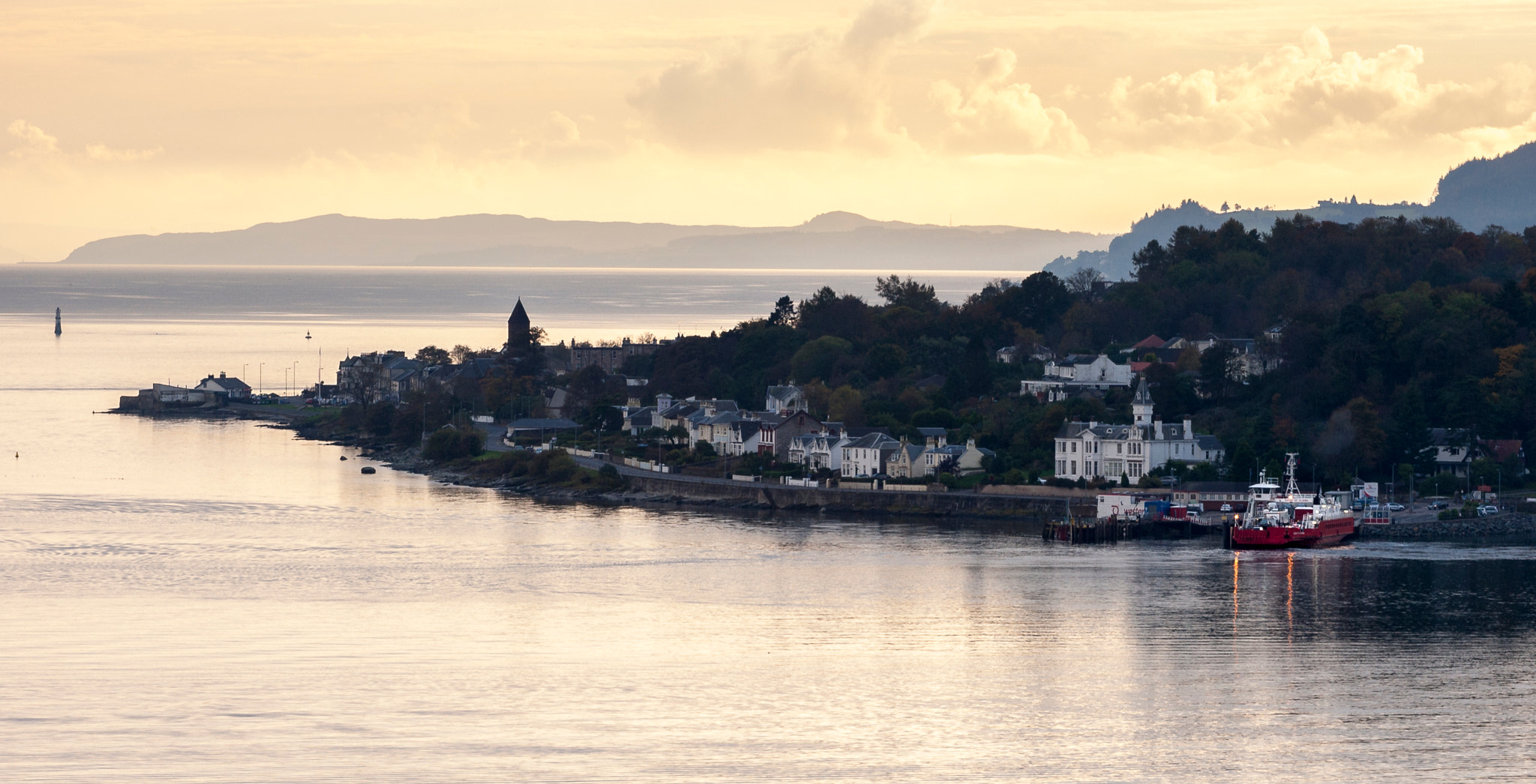 Canon EOS-1D Mark III sample photo. Hunters quay view photography