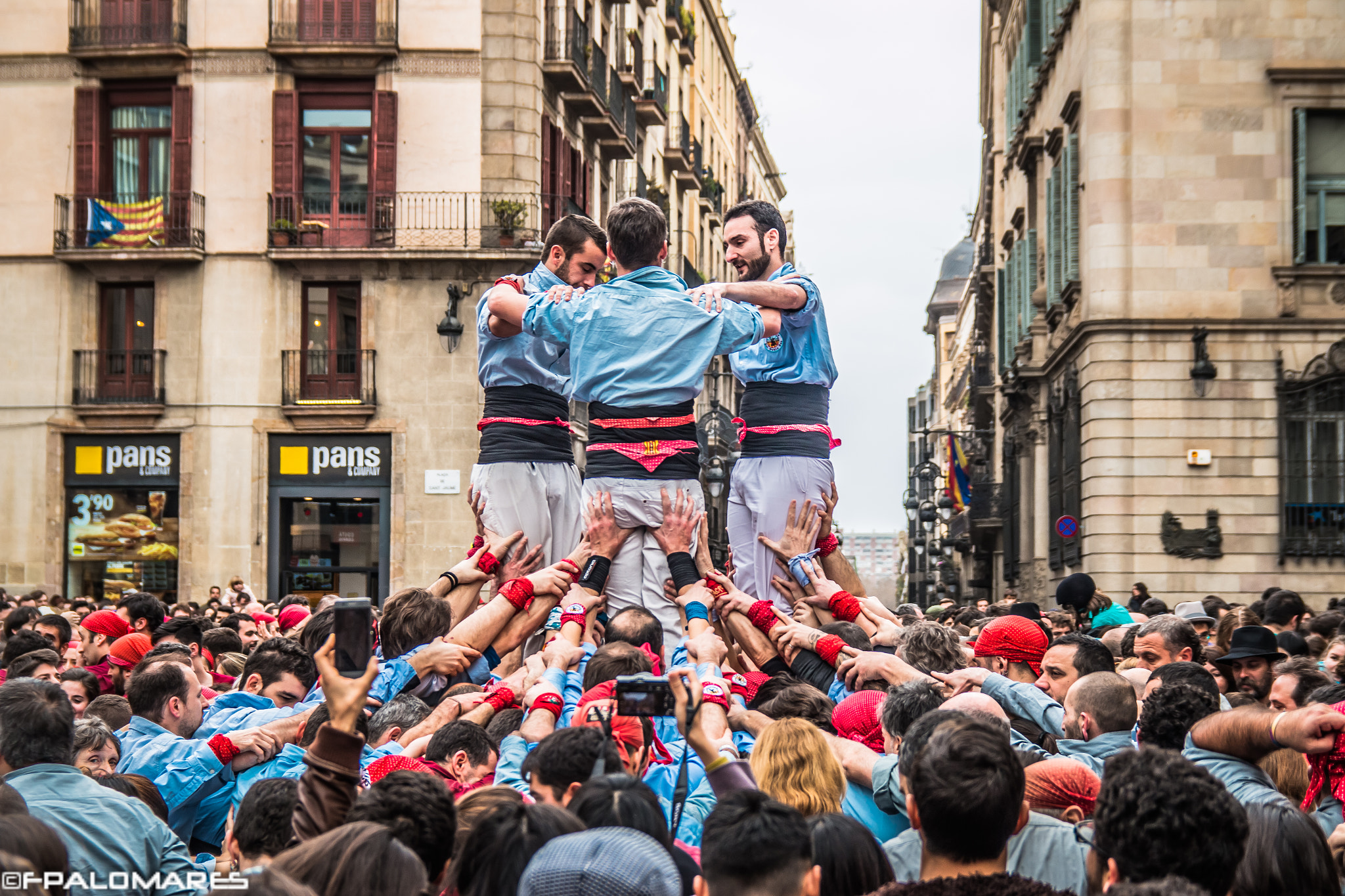 Canon EOS 70D + Sigma 18-50mm f/2.8 Macro sample photo. Castellers de barcelona photography