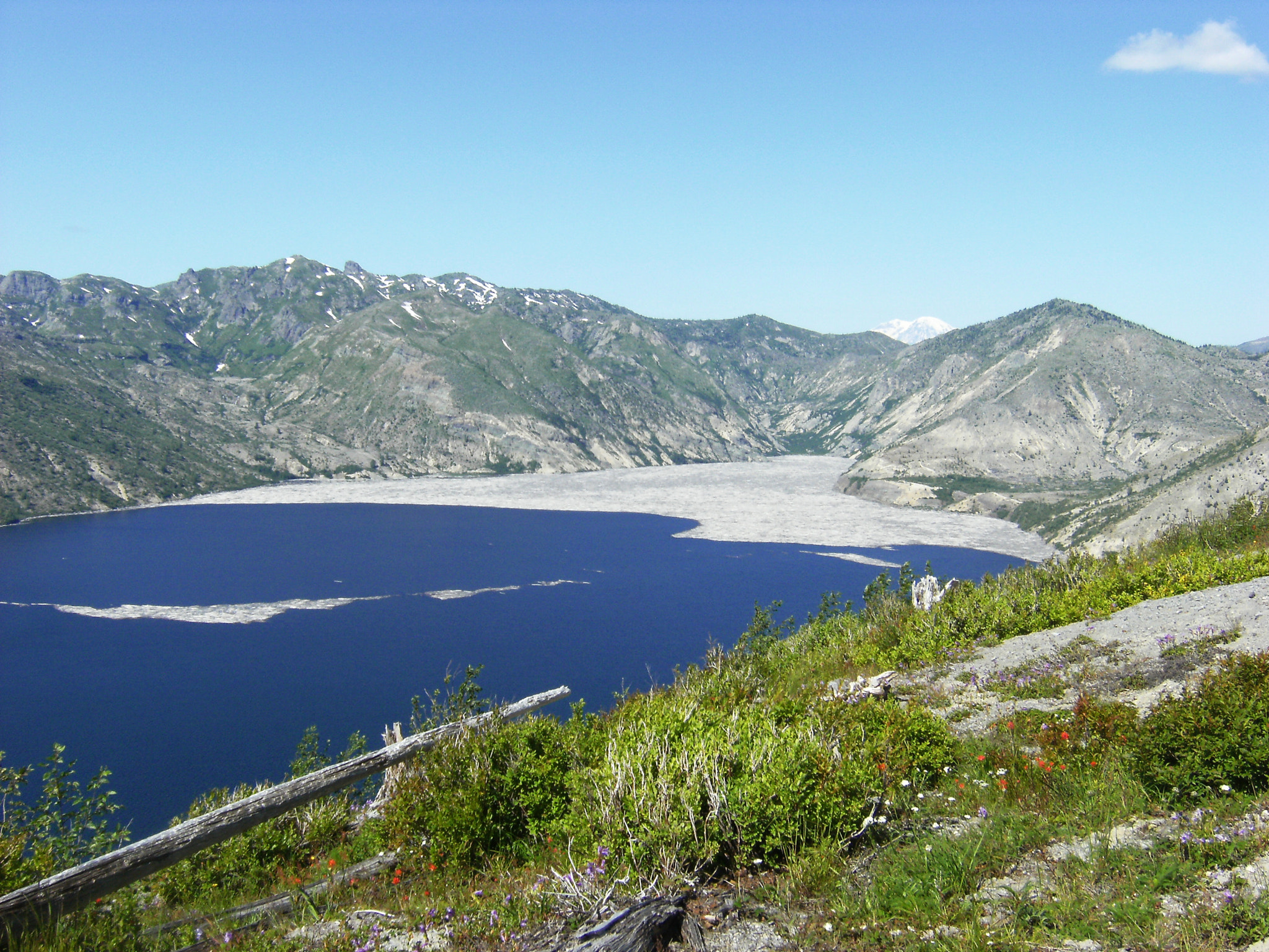 Fujifilm FinePix F480 sample photo. Mount st. helens photography