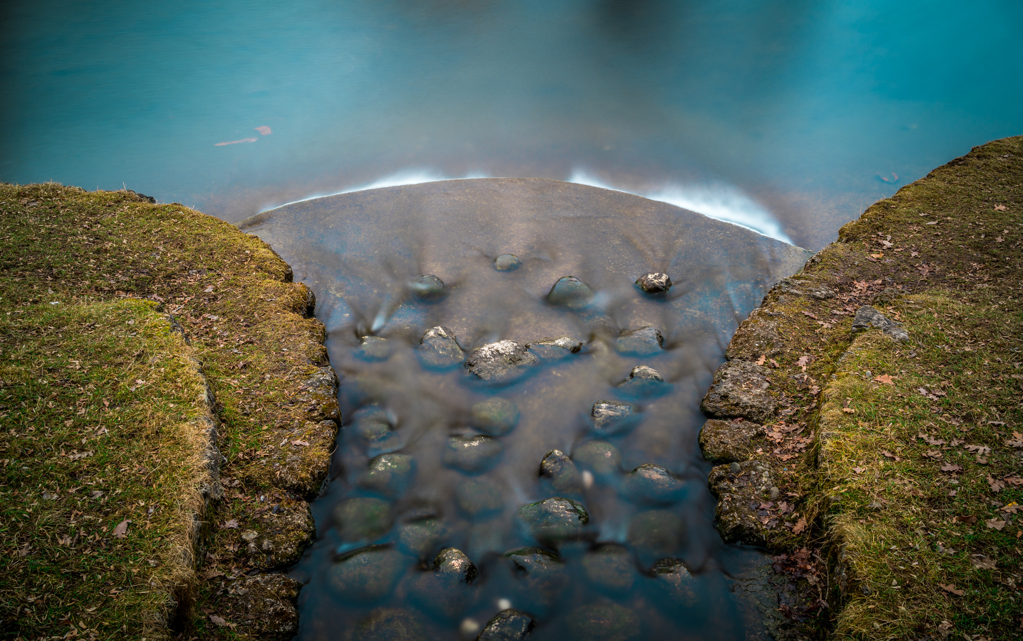 Sony a7R II + Sony Sonnar T* FE 35mm F2.8 ZA sample photo. Smooth river photography