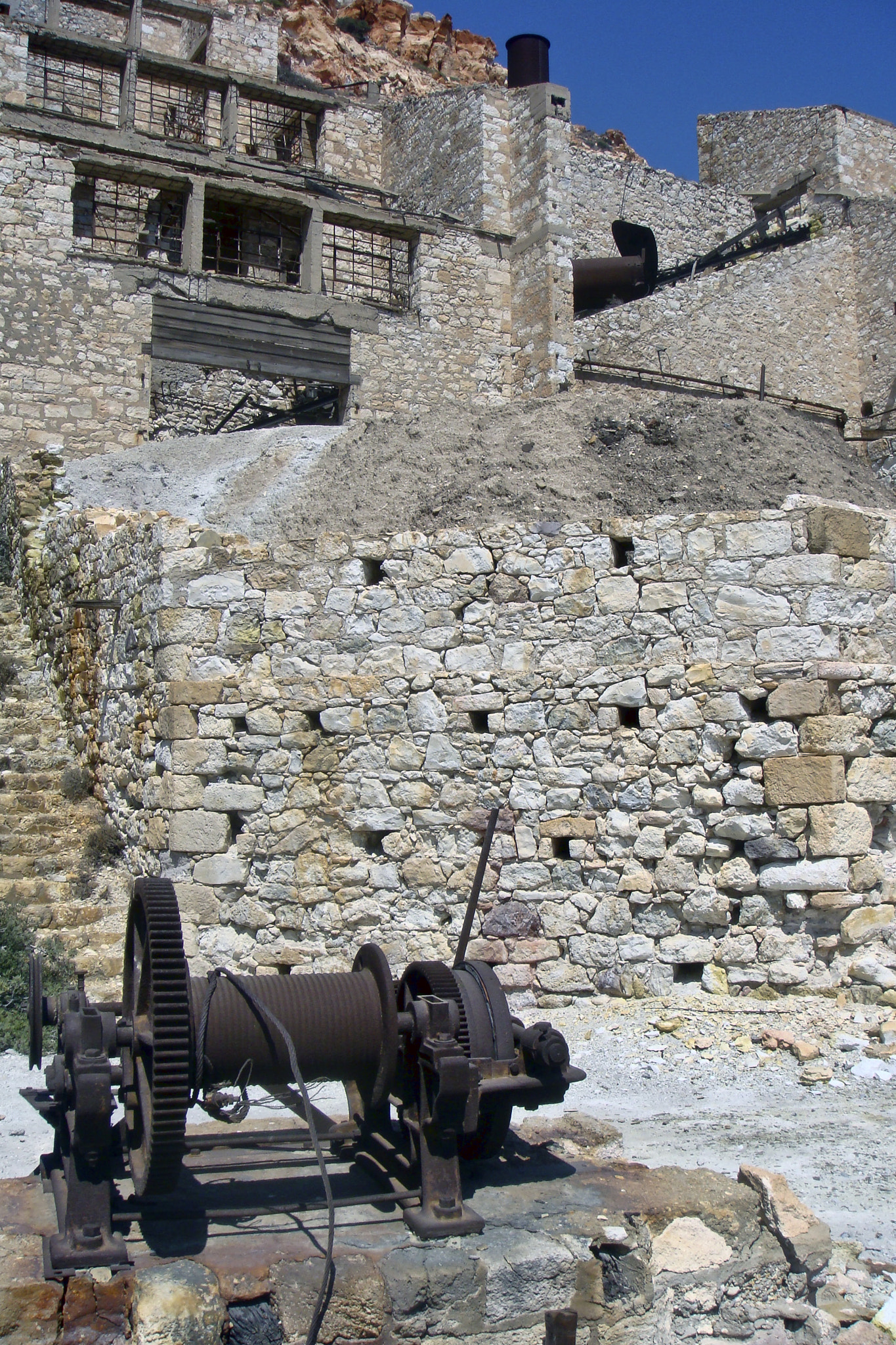 Sony DSC-T200 sample photo. Old winch at paliorema sulphur mines photography