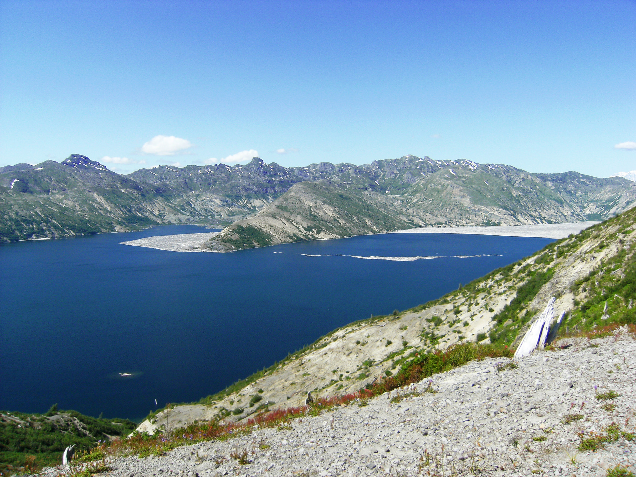 Fujifilm FinePix F480 sample photo. Mount st. helens photography