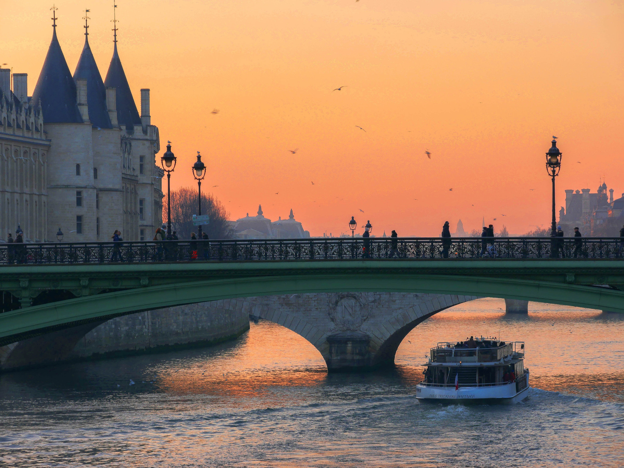 Panasonic Lumix DMC-G7 sample photo. Sunset paris photography