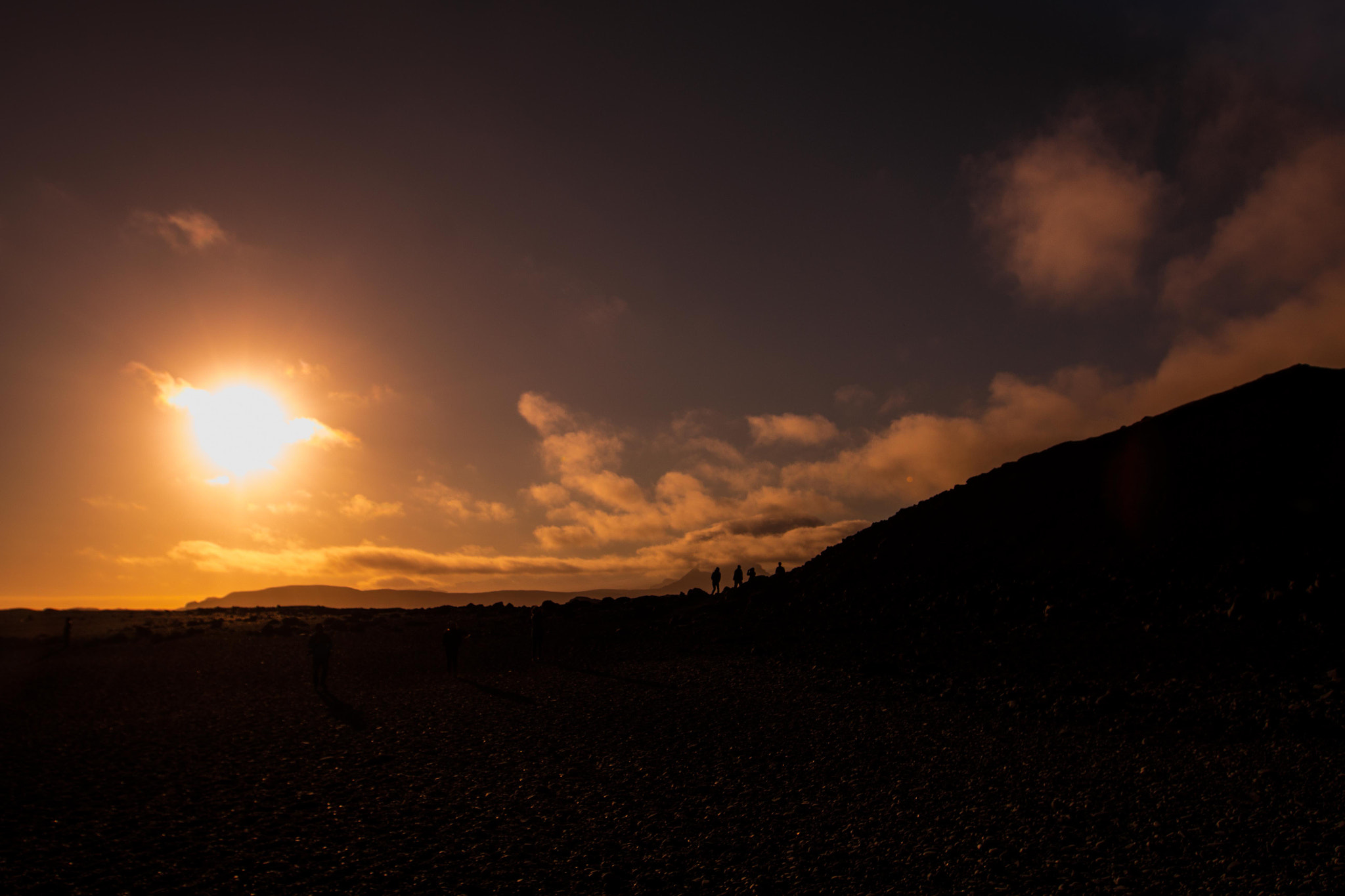 Canon EF 16-35mm F2.8L II USM sample photo. Les marcheurs de l'ombre photography