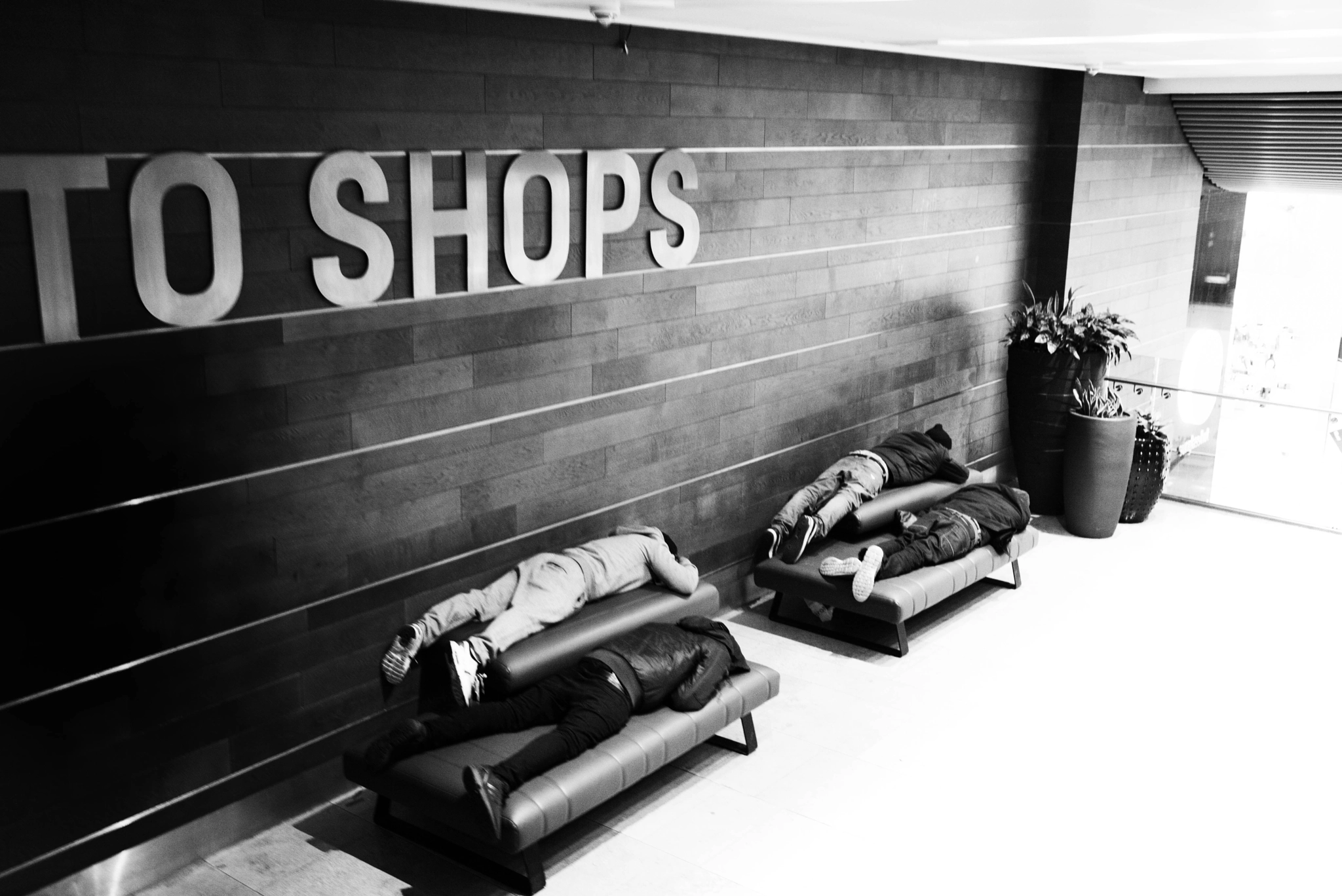 Summicron-M 1:2/35 ASPH. sample photo. Shop till you drop photography