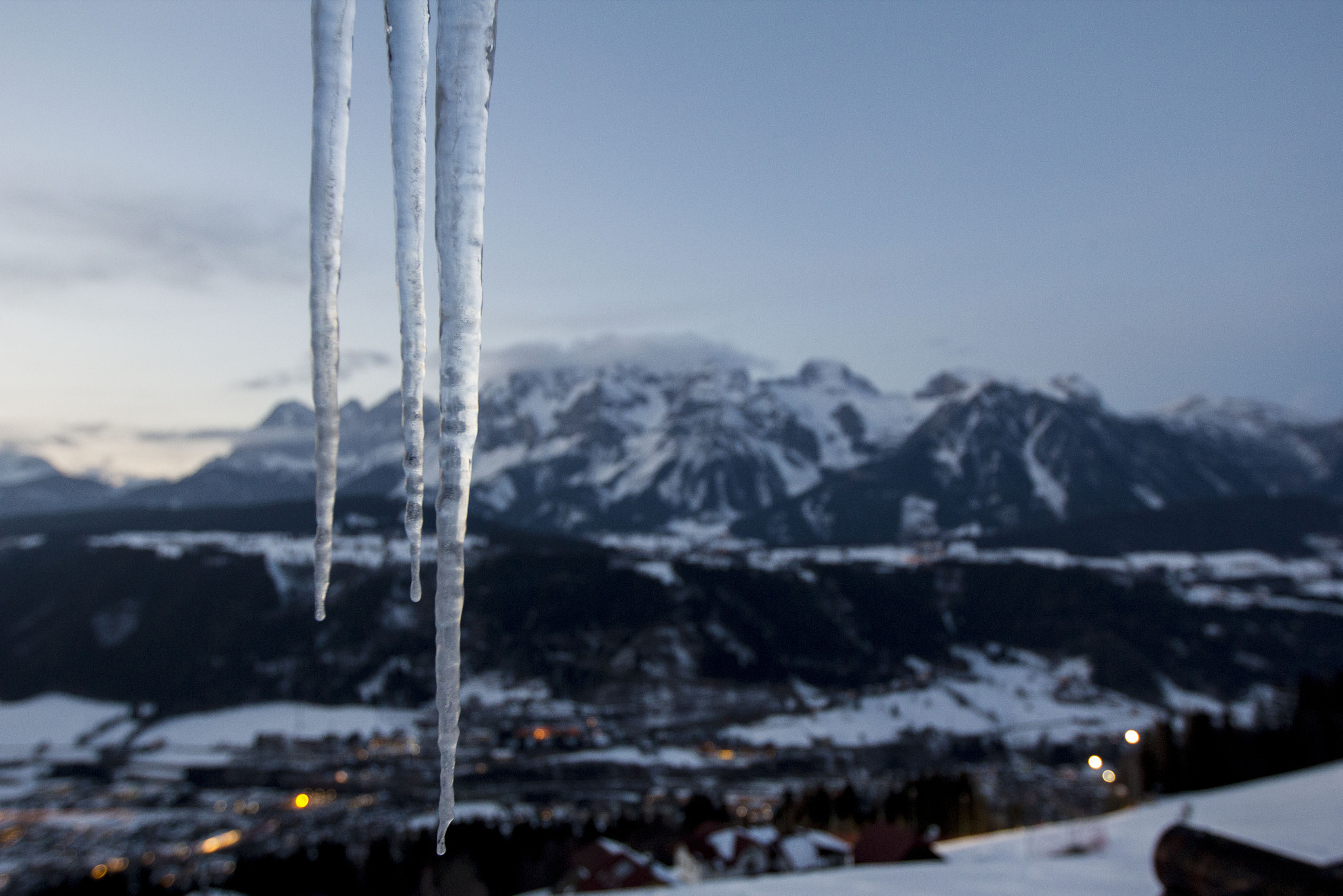 Canon EF 16-35mm F2.8L II USM sample photo. Icicles photography