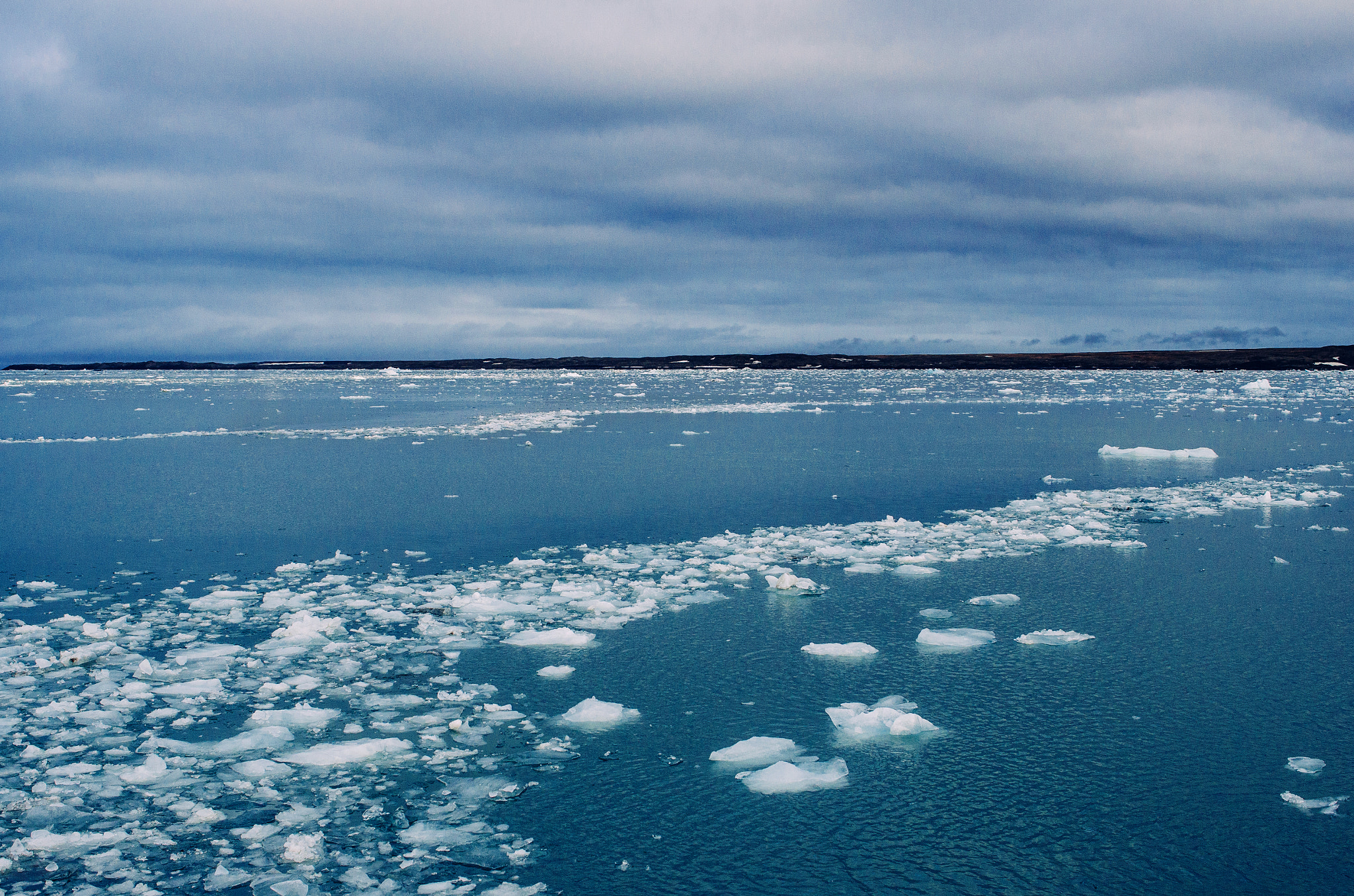 Nikon D7000 + Nikon AF-S Nikkor 28mm F1.8G sample photo. Svalbard photography