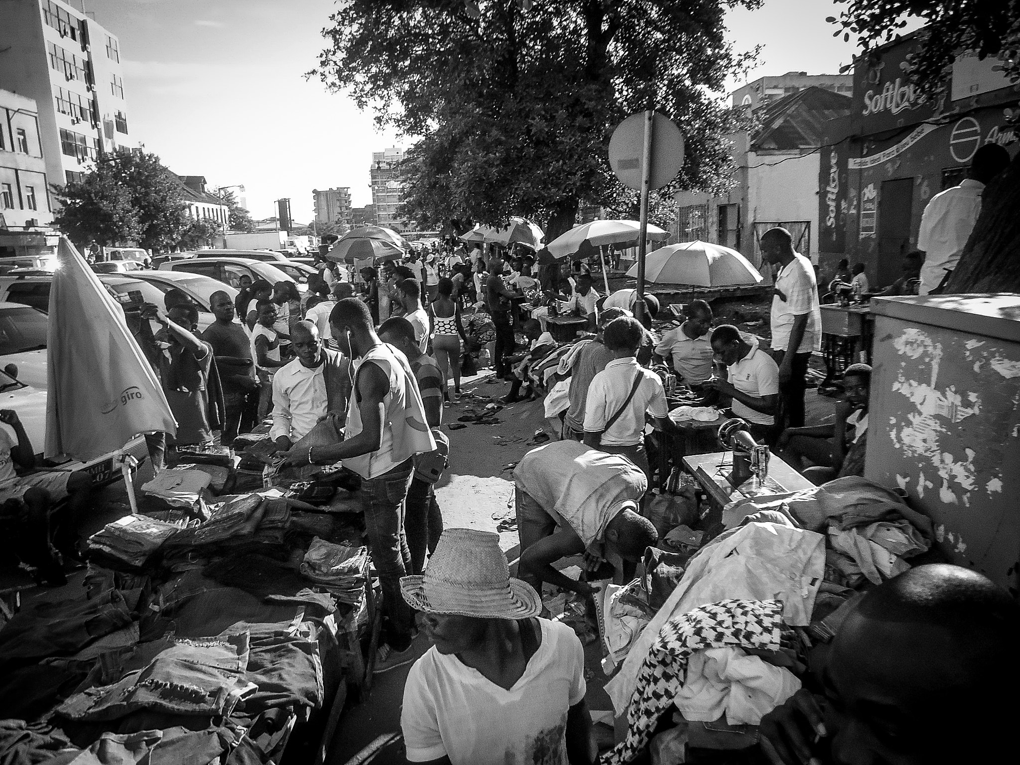 Sony Cyber-shot DSC-W330 sample photo. Street market in maputo photography