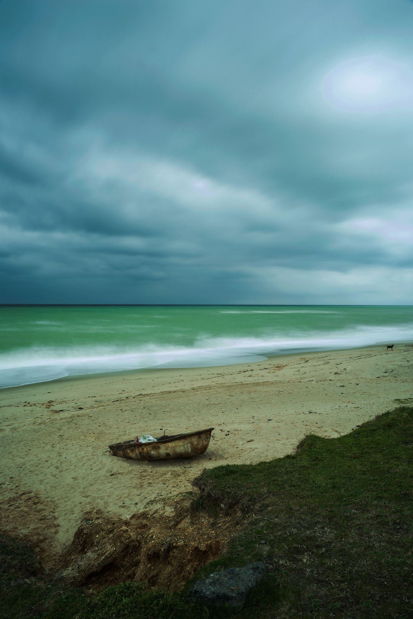 Nikon D810 + AF Nikkor 24mm f/2.8 sample photo. Beach in the winter photography