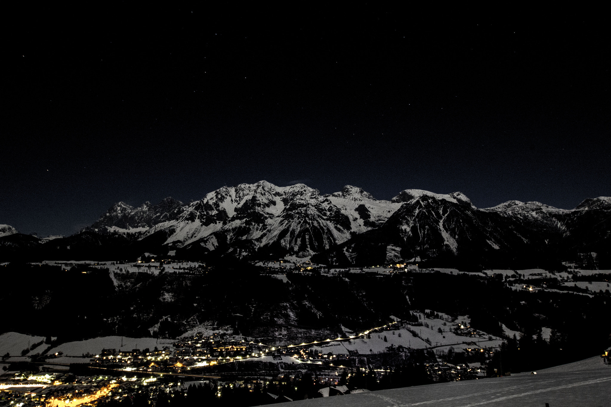 Canon EF 16-35mm F2.8L II USM sample photo. Dachstein by night photography