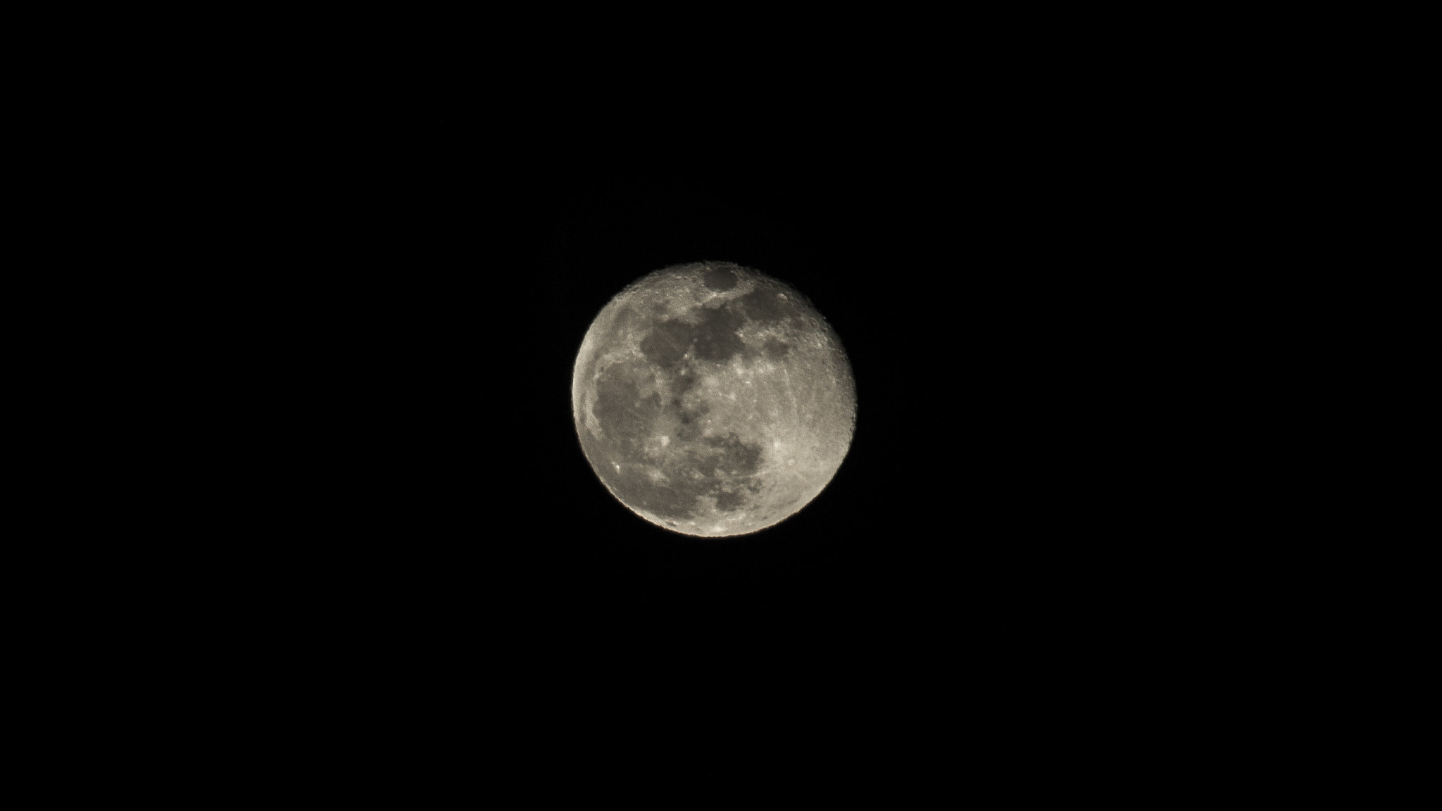 Canon EOS 1200D (EOS Rebel T5 / EOS Kiss X70 / EOS Hi) sample photo. The moon. photography