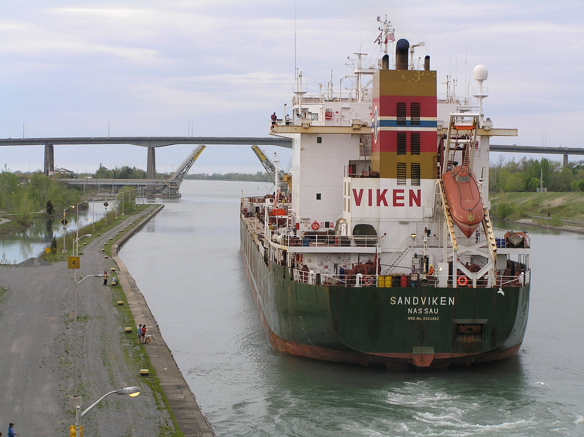 Olympus C770UZ sample photo. Ship departing lock at the welland canal photography