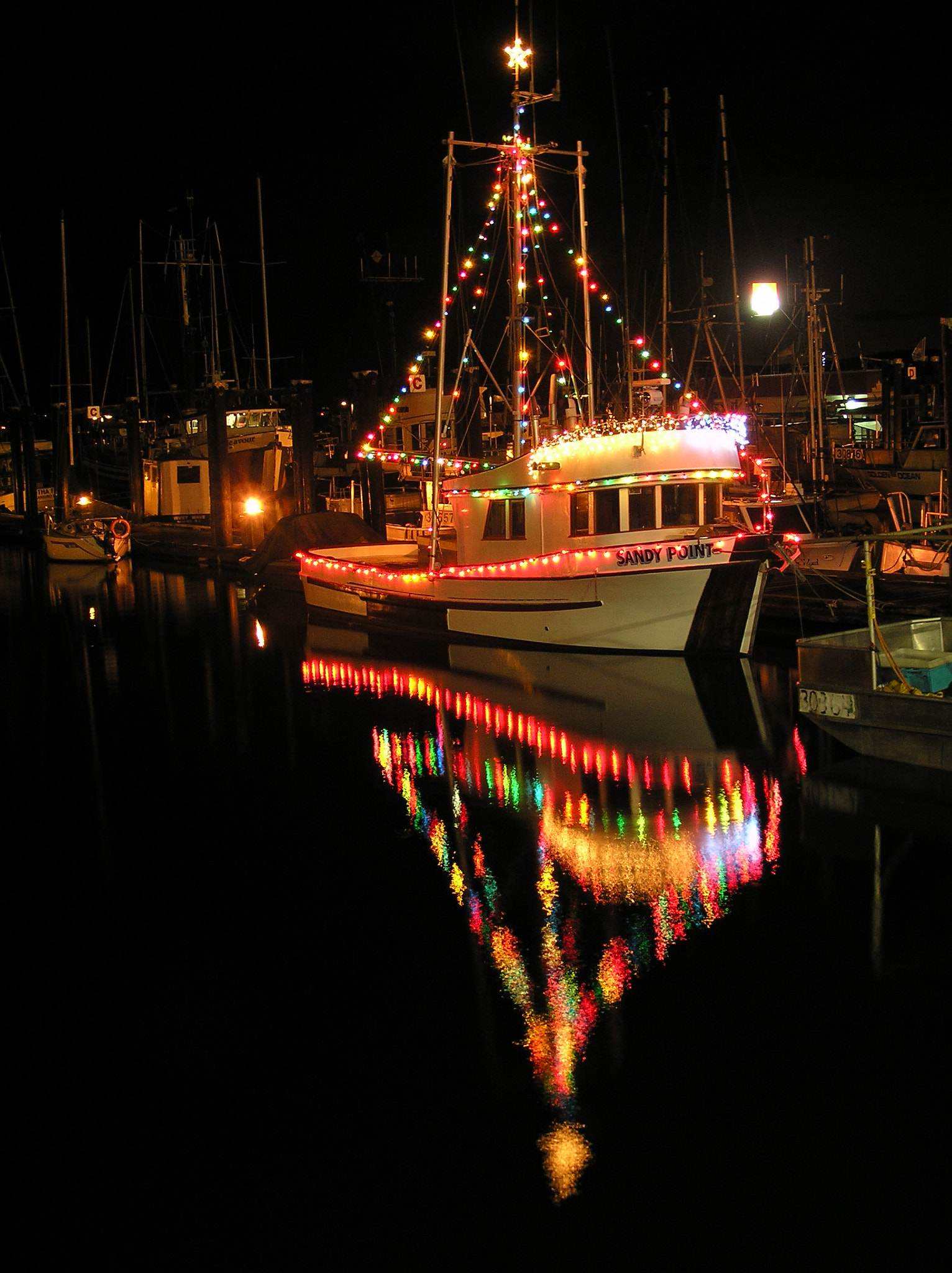 Olympus C770UZ sample photo. Decorated fishing boat in nanaimo, christmas 2006 photography