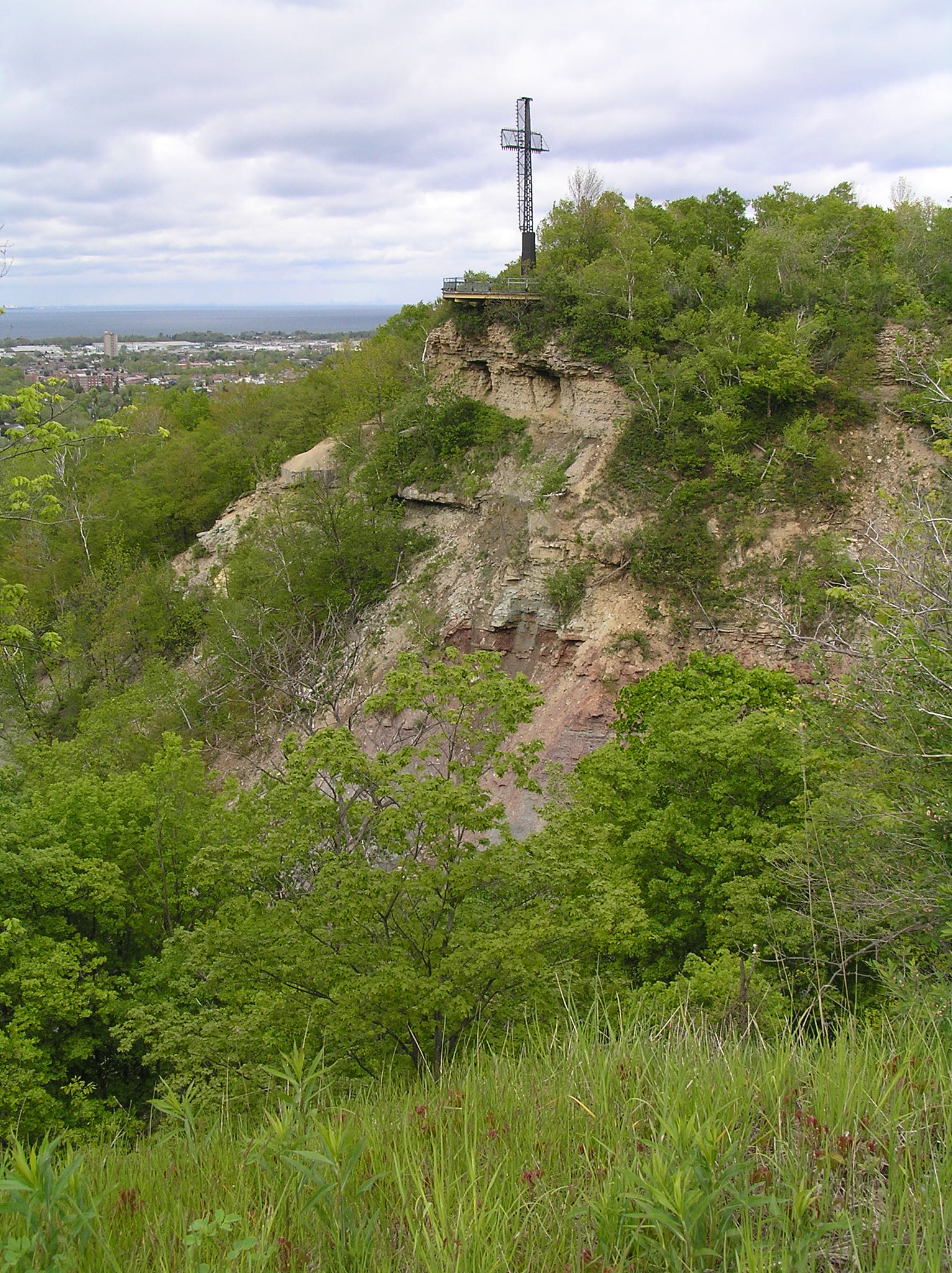 Olympus C770UZ sample photo. Viewpoint and cross at devil's punchbowl photography