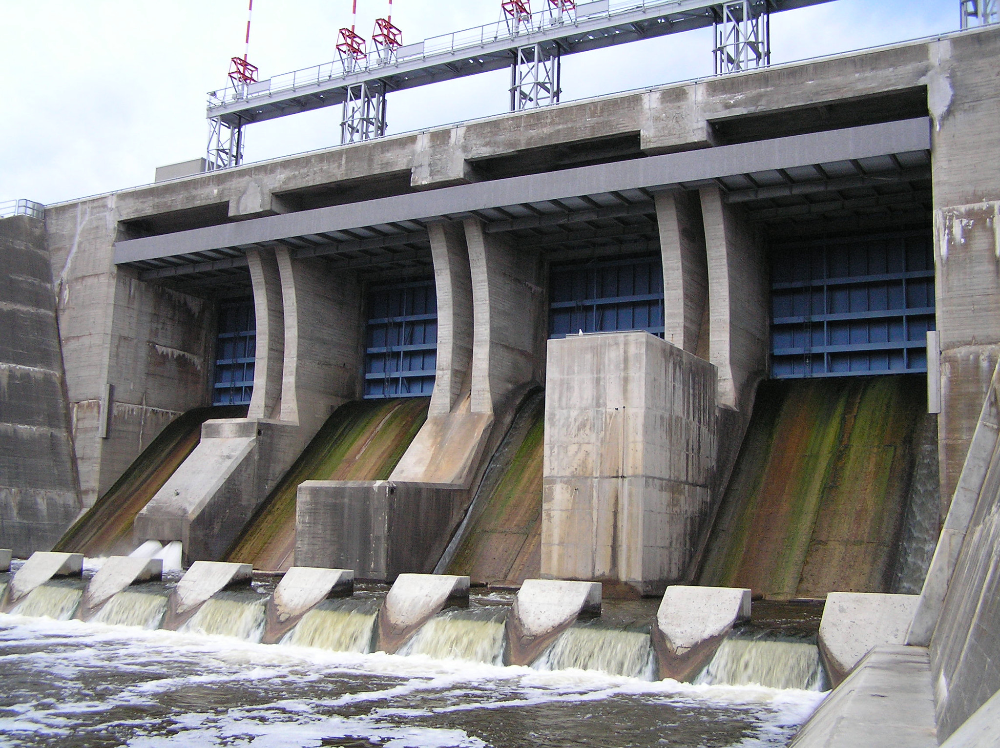 Olympus C770UZ sample photo. Shand dam from below photography