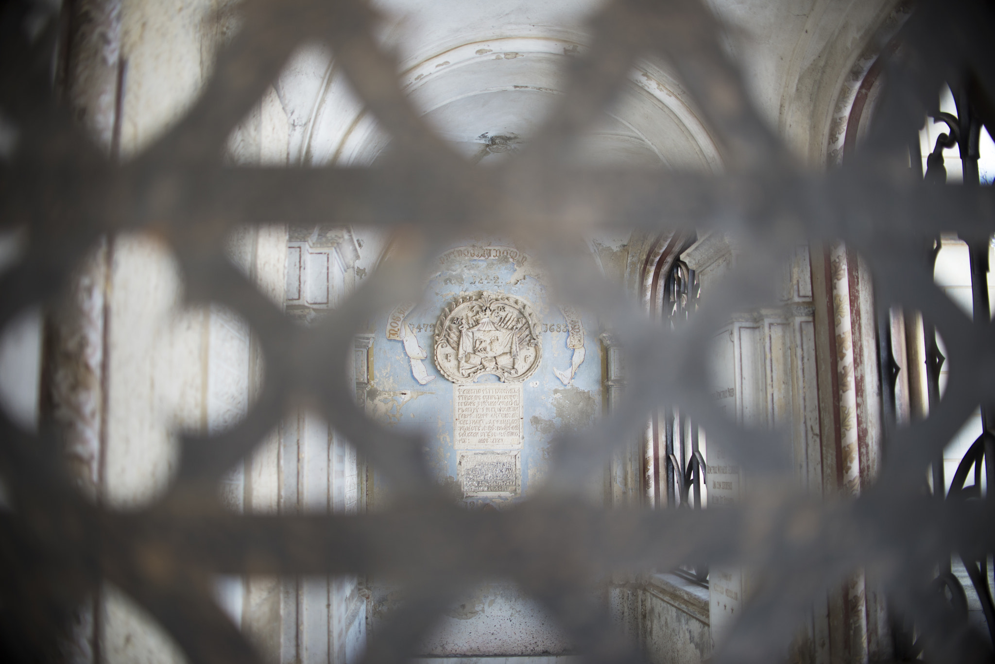 Nikon D610 + Nikon AF-S DX Nikkor 35mm F1.8G sample photo. Romanian medieval castle photography