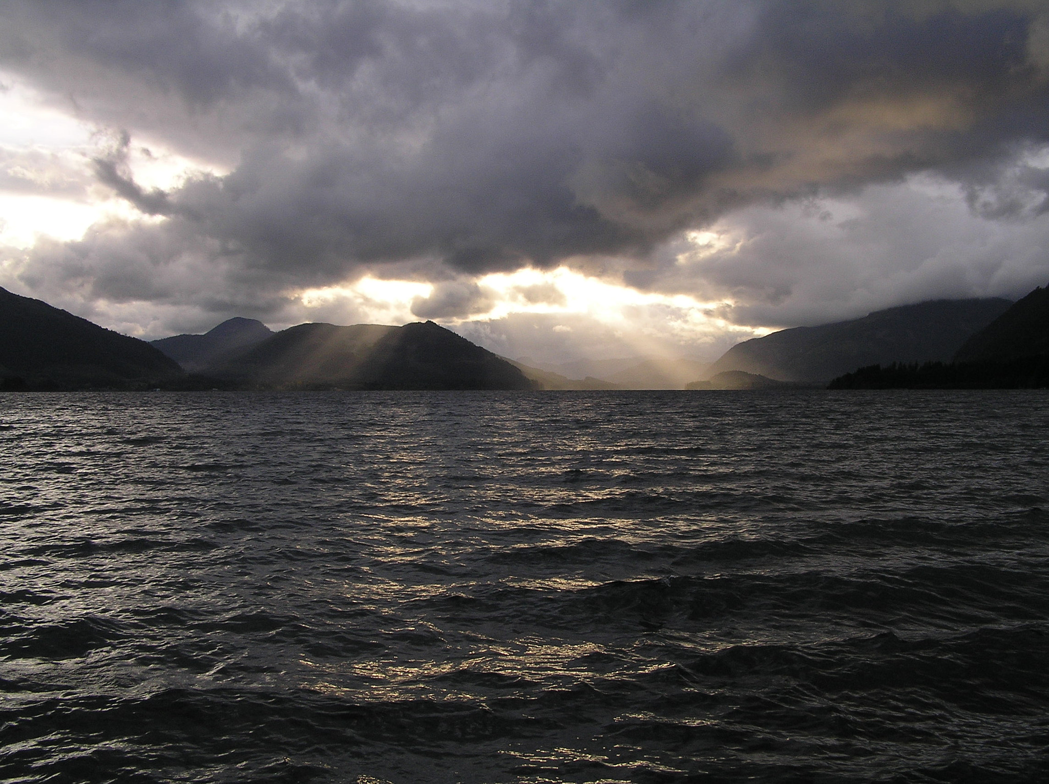 Olympus C770UZ sample photo. Sunbeams over cowichan lake photography