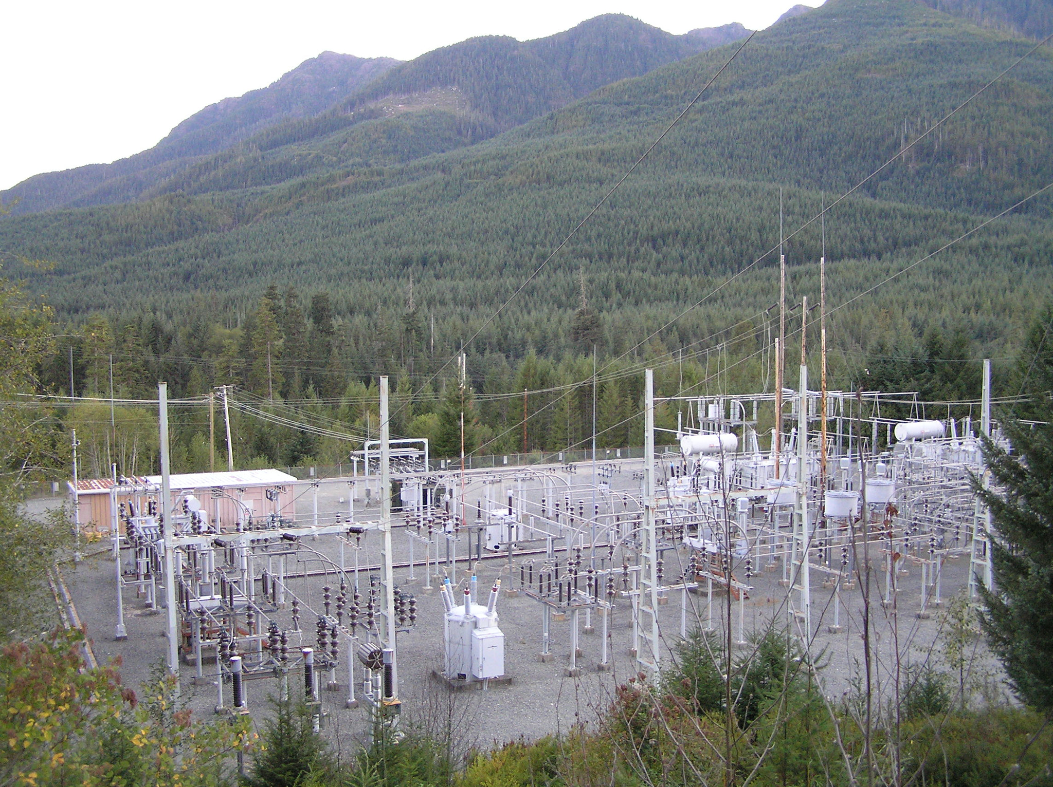 Olympus C770UZ sample photo. Large substation near gold river photography