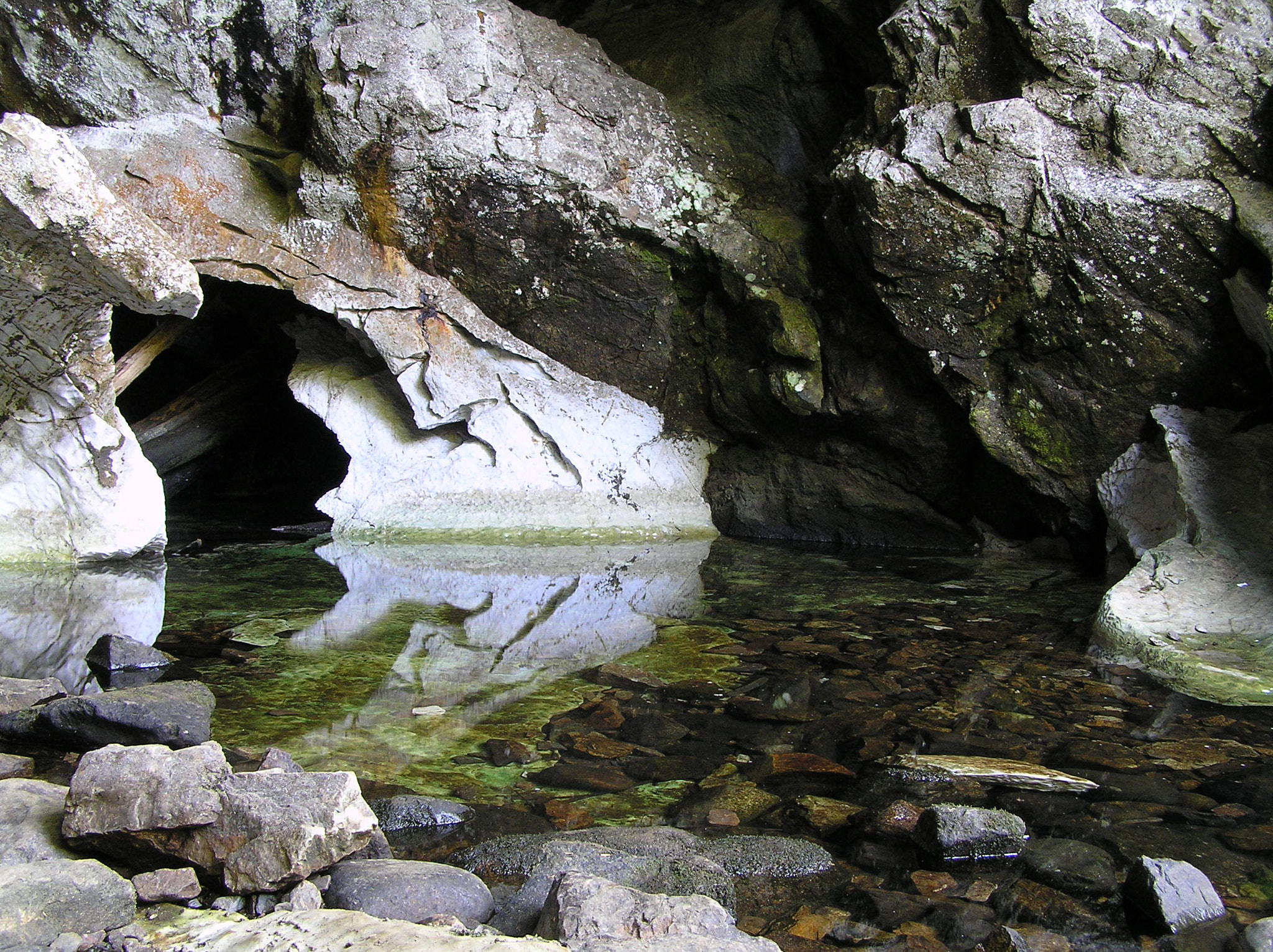 Olympus C770UZ sample photo. Entrance to small cave at upana caves photography
